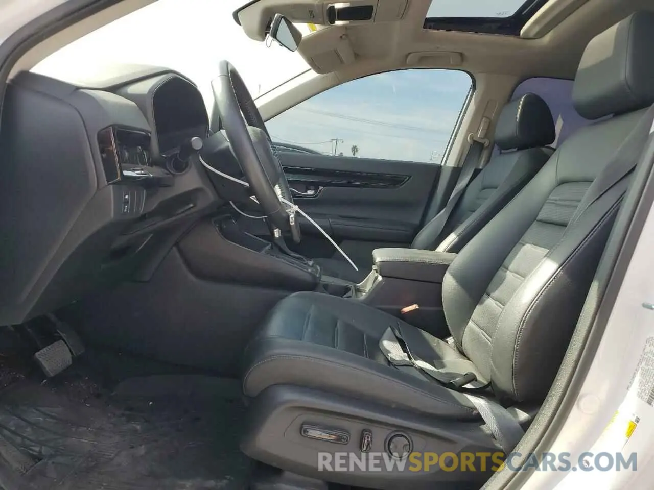 7 Photograph of a damaged car 2HKRS3H76PH304533 HONDA CRV 2023