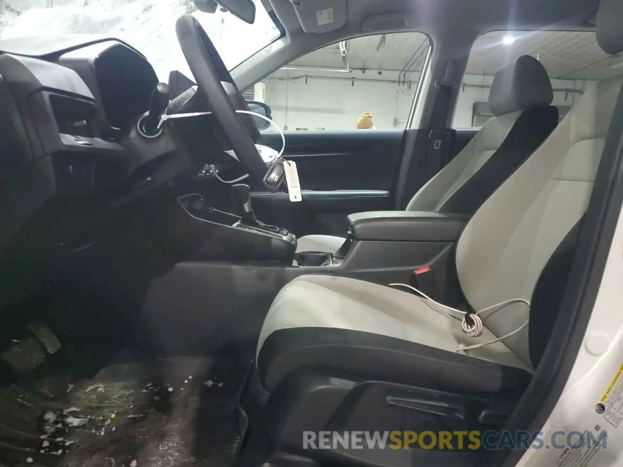 7 Photograph of a damaged car 2HKRS4H28PH425283 HONDA CRV 2023