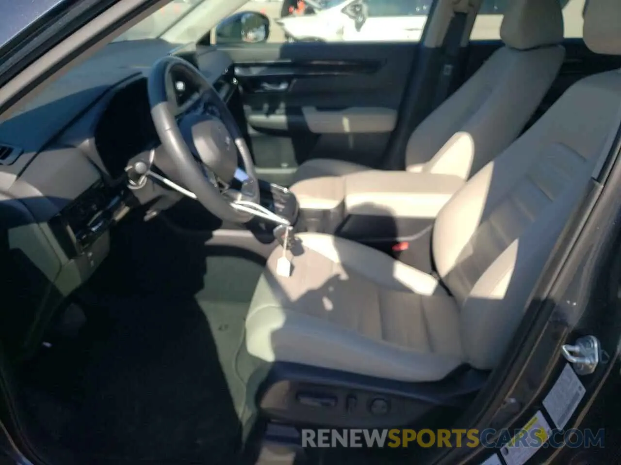 7 Photograph of a damaged car 2HKRS4H76PH440022 HONDA CRV 2023