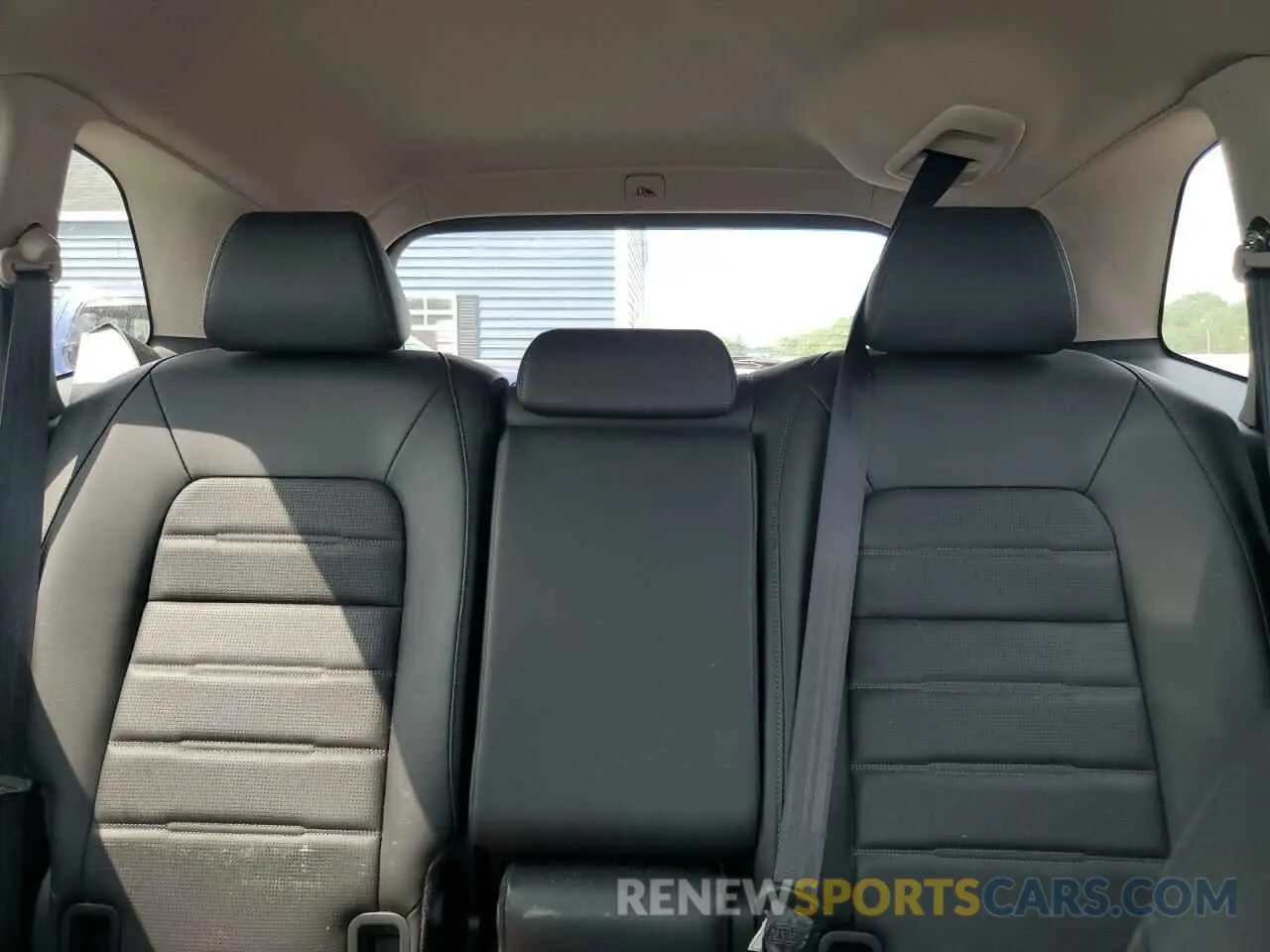 10 Photograph of a damaged car 2HKRS4H79PH433582 HONDA CRV 2023