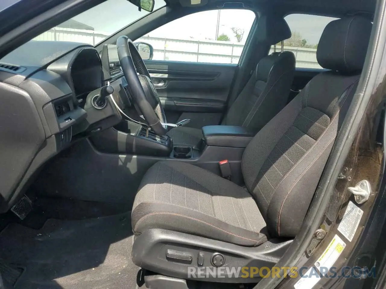 7 Photograph of a damaged car 2HKRS6H56PH812484 HONDA CRV 2023