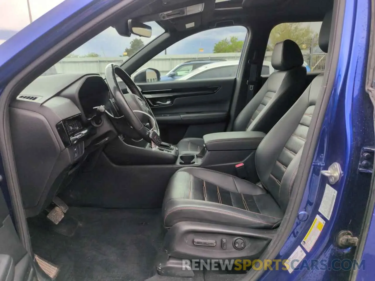 7 Photograph of a damaged car 2HKRS6H96PH800855 HONDA CRV 2023