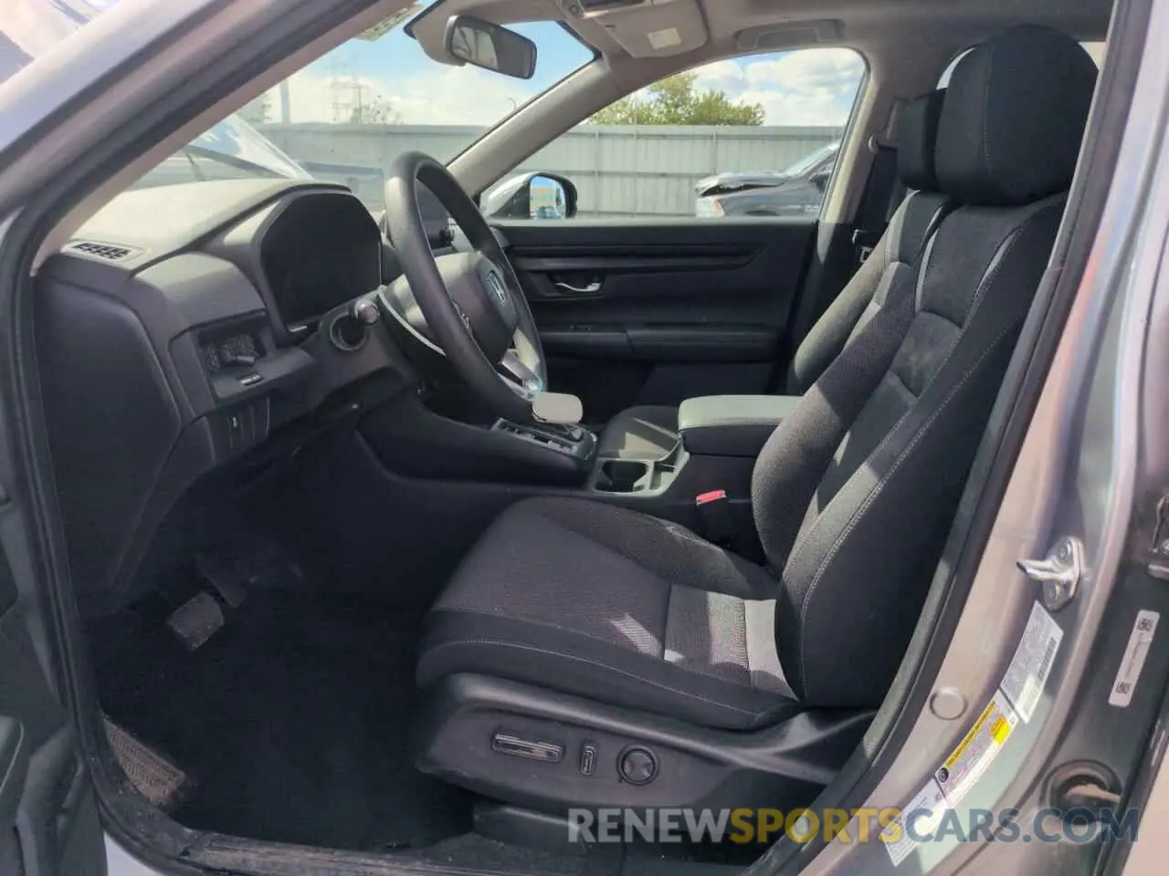 7 Photograph of a damaged car 5J6RS4H46PL009630 HONDA CRV 2023