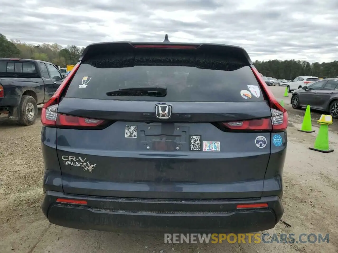 6 Photograph of a damaged car 7FARS3H78PE000512 HONDA CRV 2023