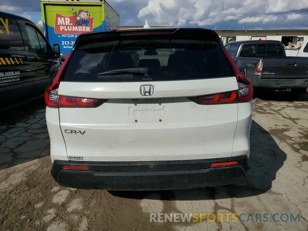 6 Photograph of a damaged car 7FARS4H42PE012134 HONDA CRV 2023