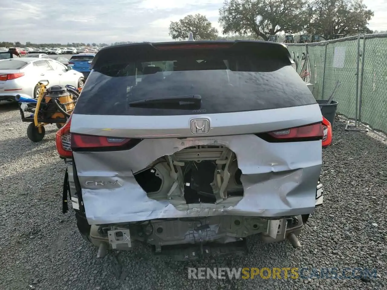 6 Photograph of a damaged car 7FARS4H72PE015643 HONDA CRV 2023