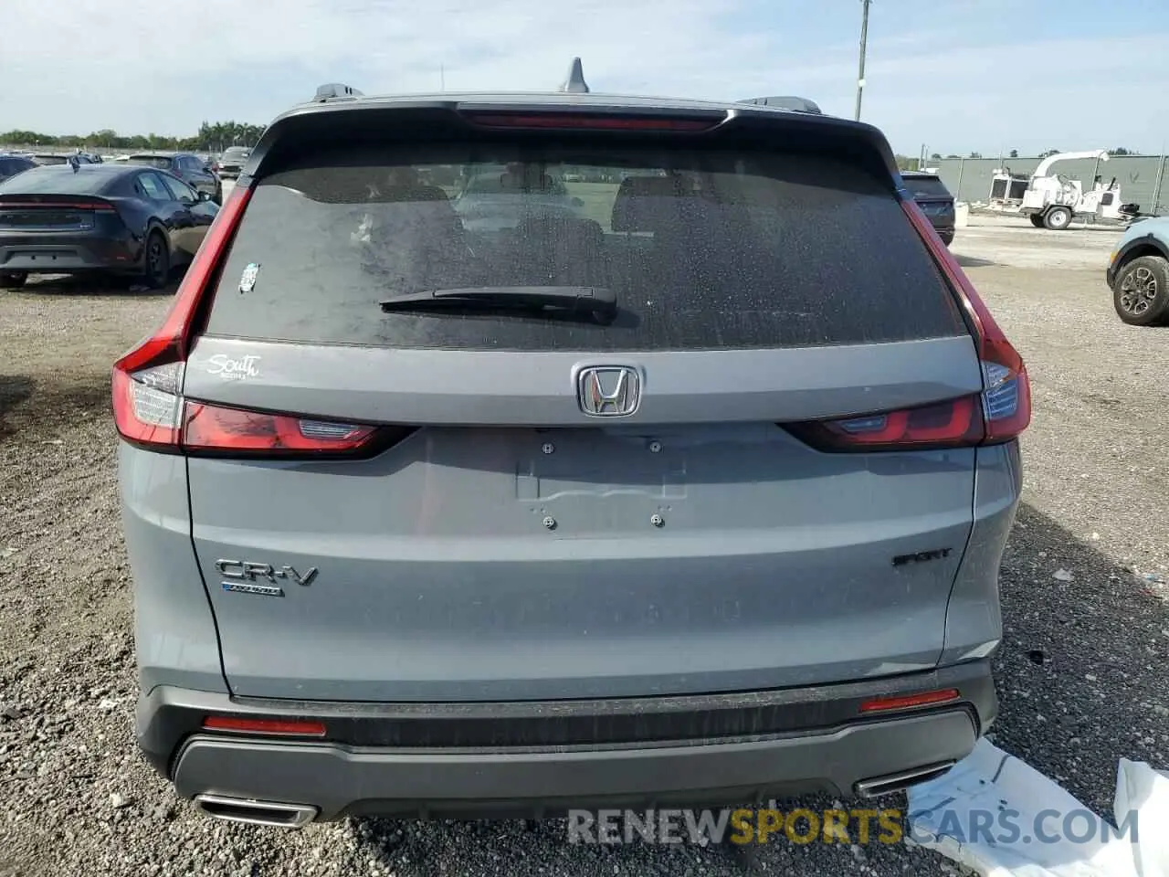 6 Photograph of a damaged car 7FARS5H56PE001068 HONDA CRV 2023