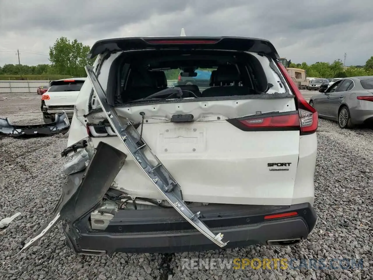 6 Photograph of a damaged car 7FARS6H93PE013106 HONDA CRV 2023