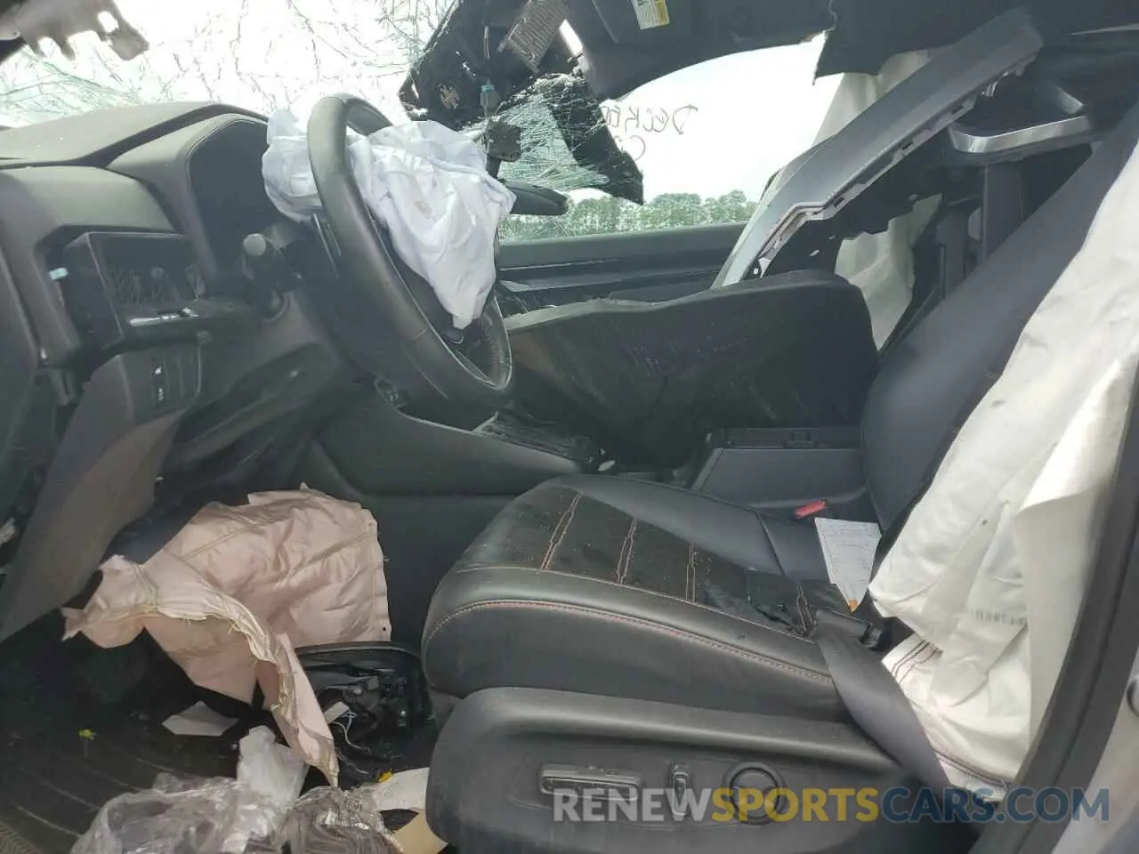 7 Photograph of a damaged car 7FARS6H98PE004773 HONDA CRV 2023