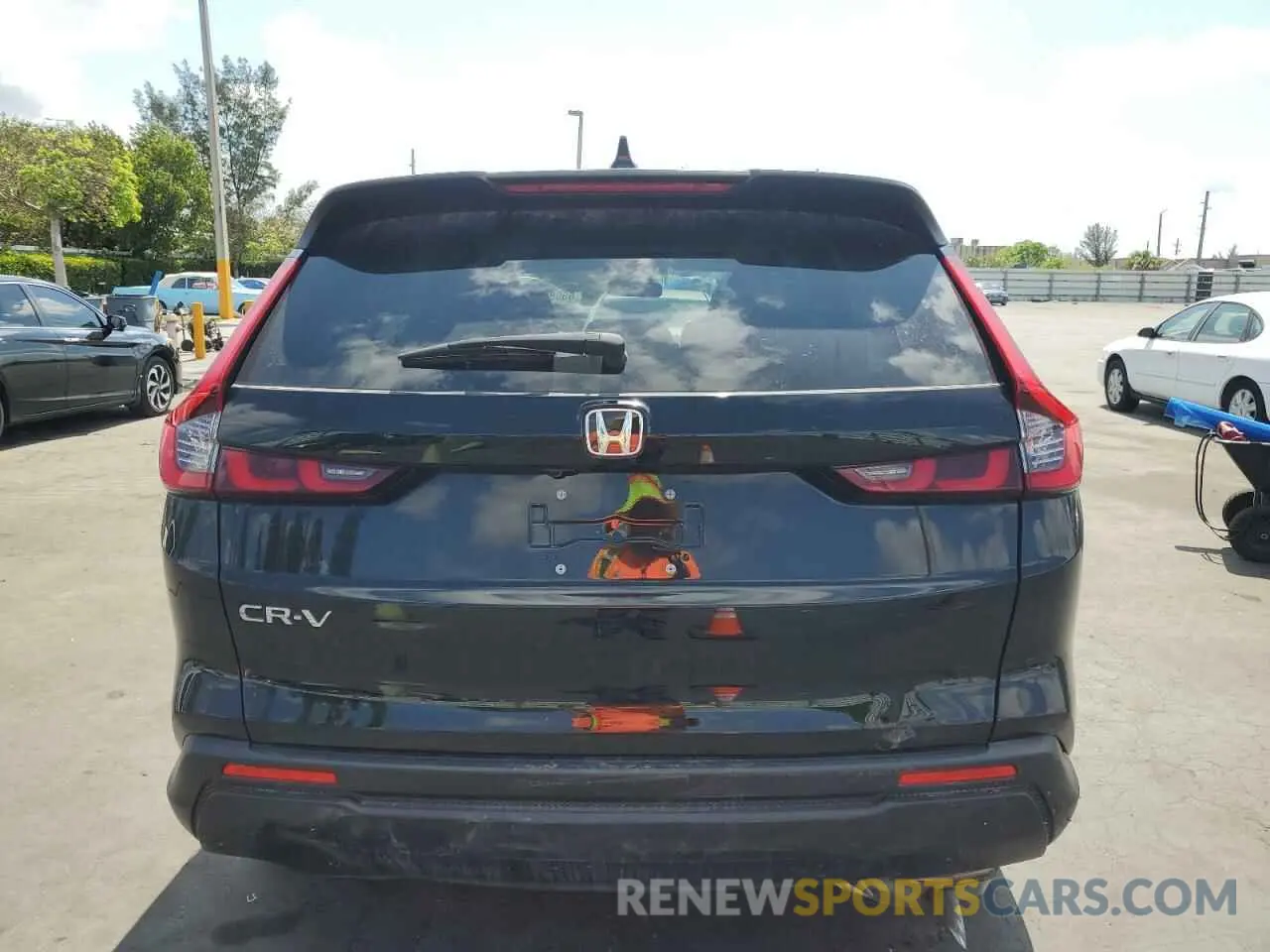 6 Photograph of a damaged car 2HKRS3H42RH319457 HONDA CRV 2024