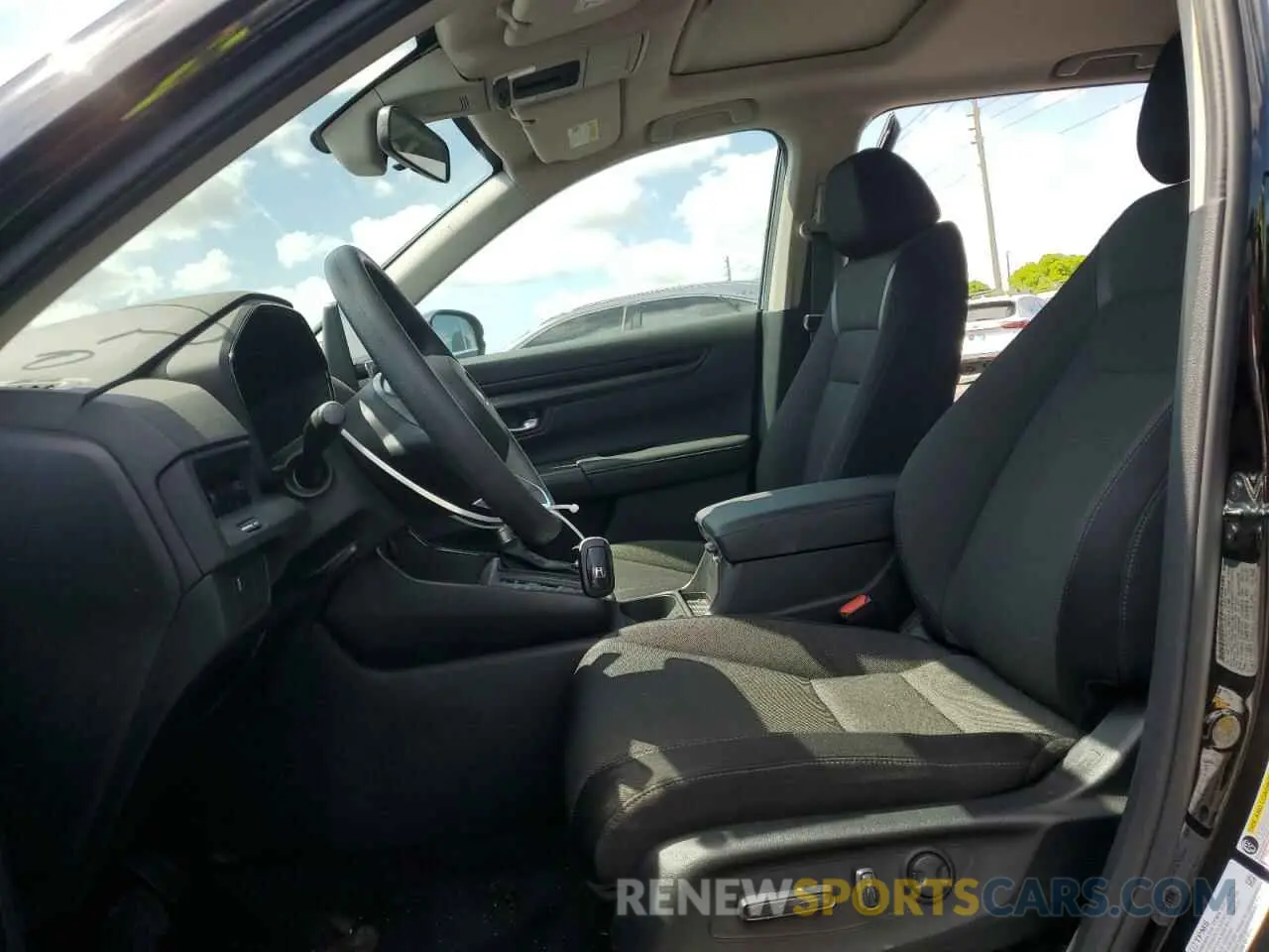 7 Photograph of a damaged car 2HKRS3H42RH319457 HONDA CRV 2024