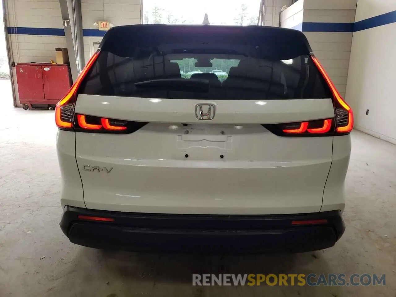 6 Photograph of a damaged car 2HKRS3H43RH324733 HONDA CRV 2024