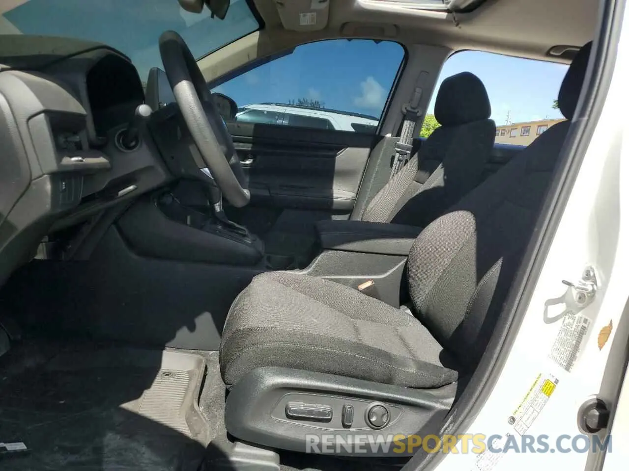 7 Photograph of a damaged car 2HKRS3H49RH324767 HONDA CRV 2024