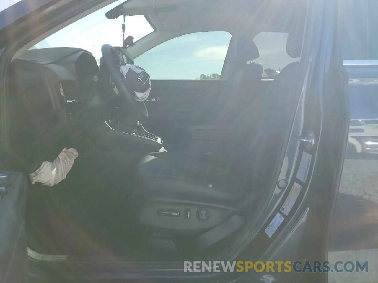 7 Photograph of a damaged car 2HKRS3H73RH334625 HONDA CRV 2024