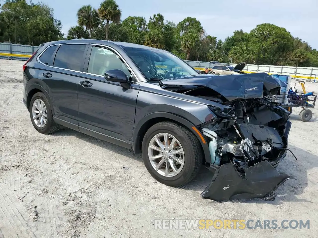 4 Photograph of a damaged car 2HKRS3H79RH320843 HONDA CRV 2024