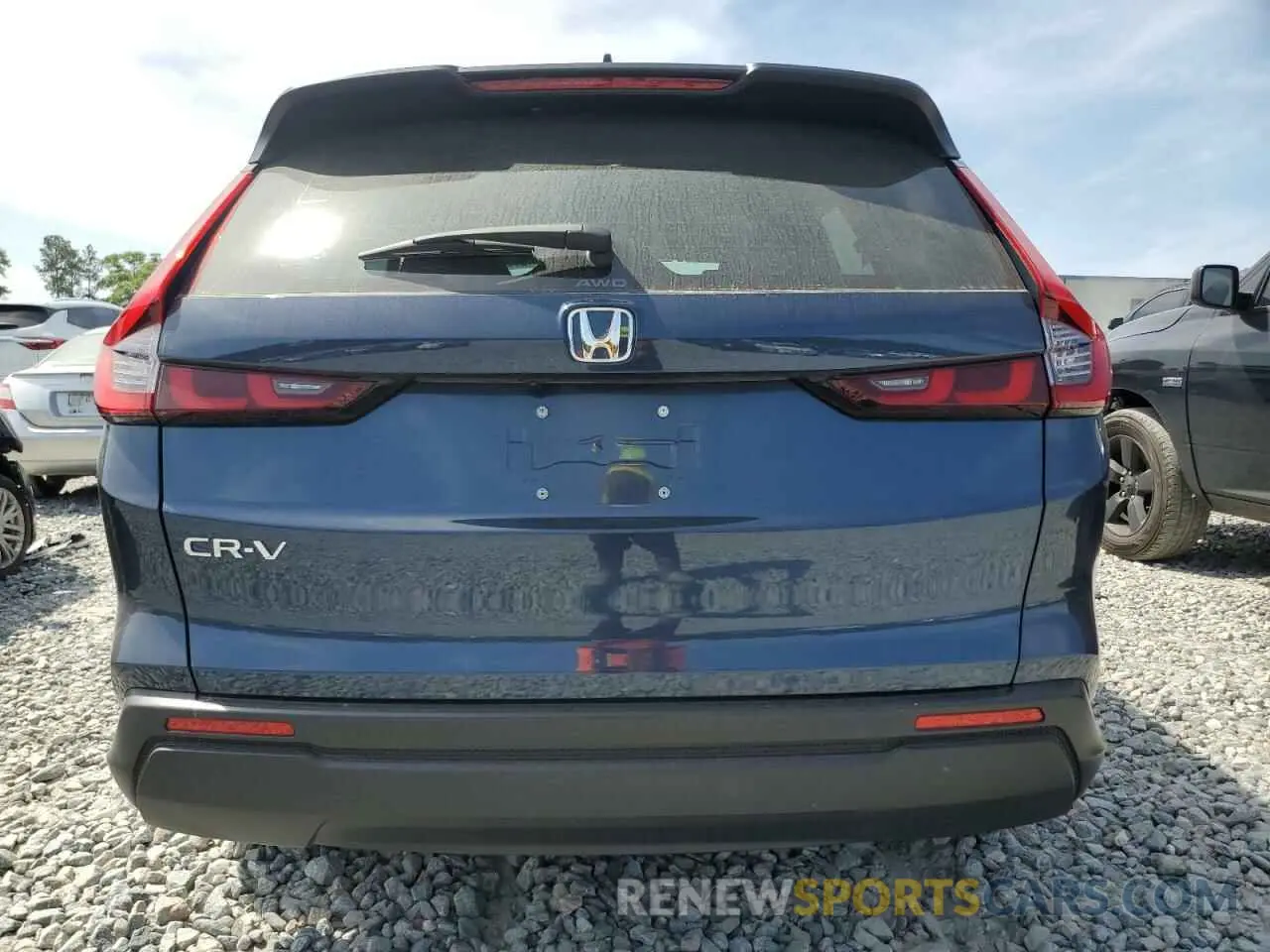 6 Photograph of a damaged car 2HKRS4H29RH423304 HONDA CRV 2024