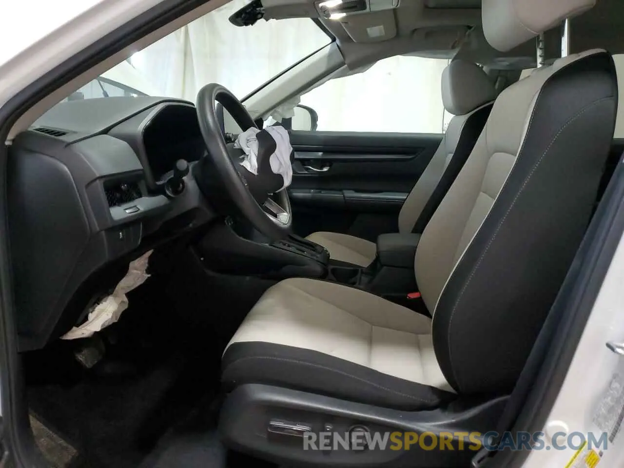 7 Photograph of a damaged car 2HKRS4H46RH421396 HONDA CRV 2024