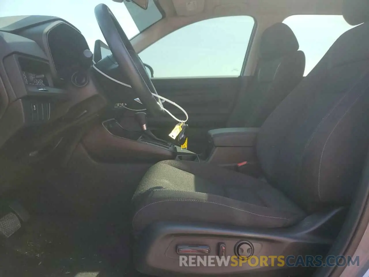 7 Photograph of a damaged car 2HKRS4H46RH455029 HONDA CRV 2024