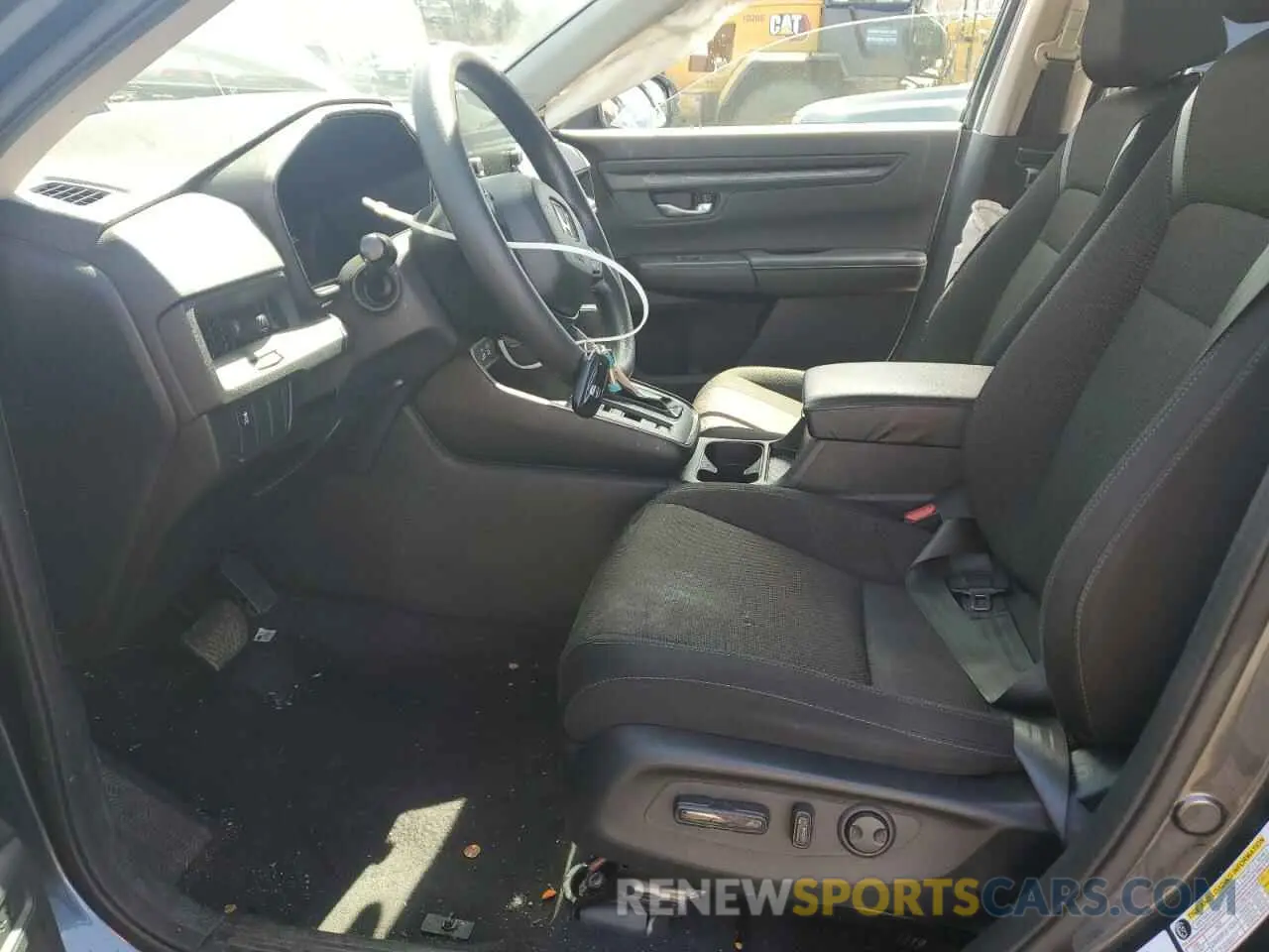 7 Photograph of a damaged car 2HKRS4H47RH419964 HONDA CRV 2024