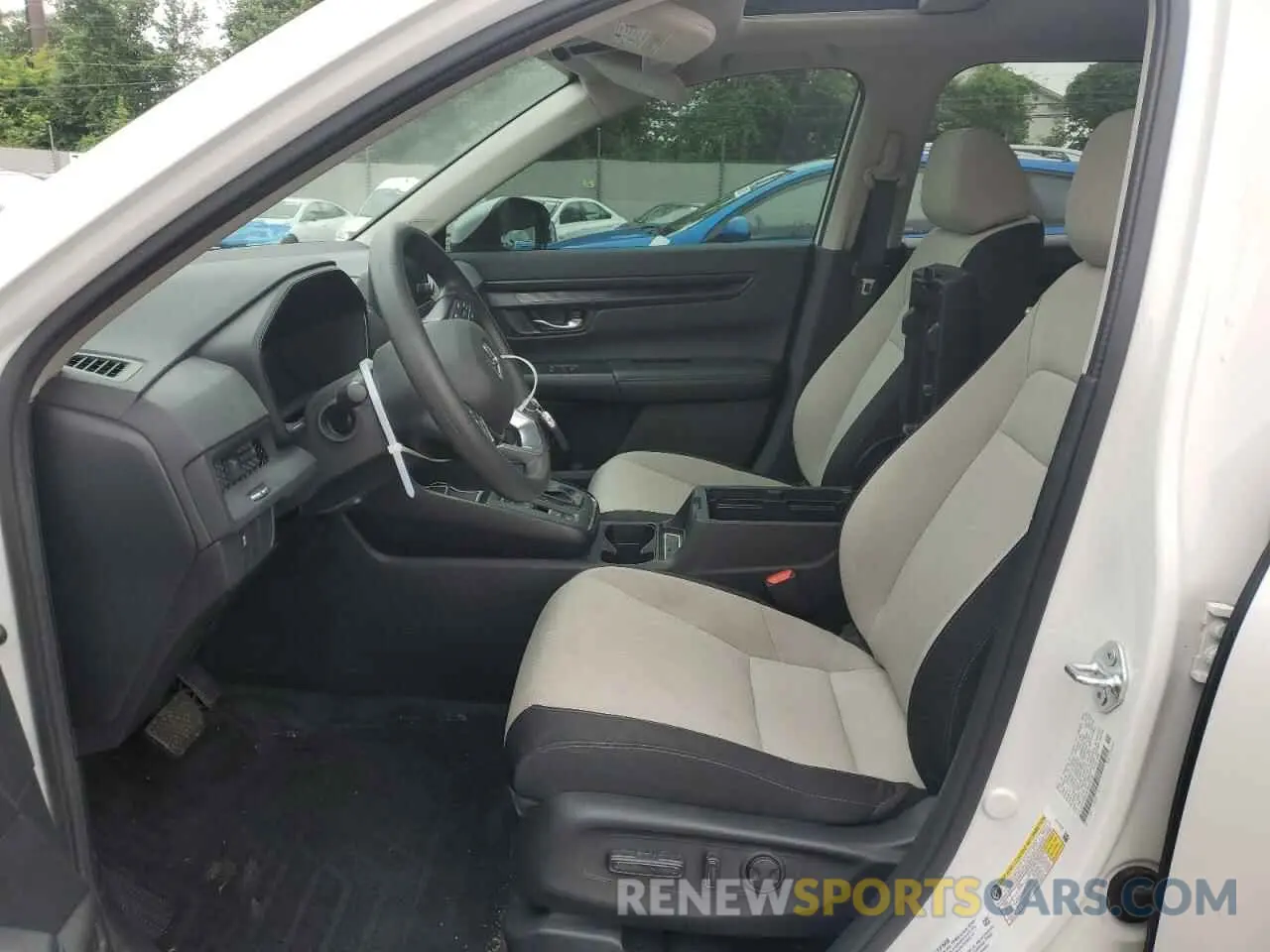 7 Photograph of a damaged car 2HKRS4H47RH459736 HONDA CRV 2024