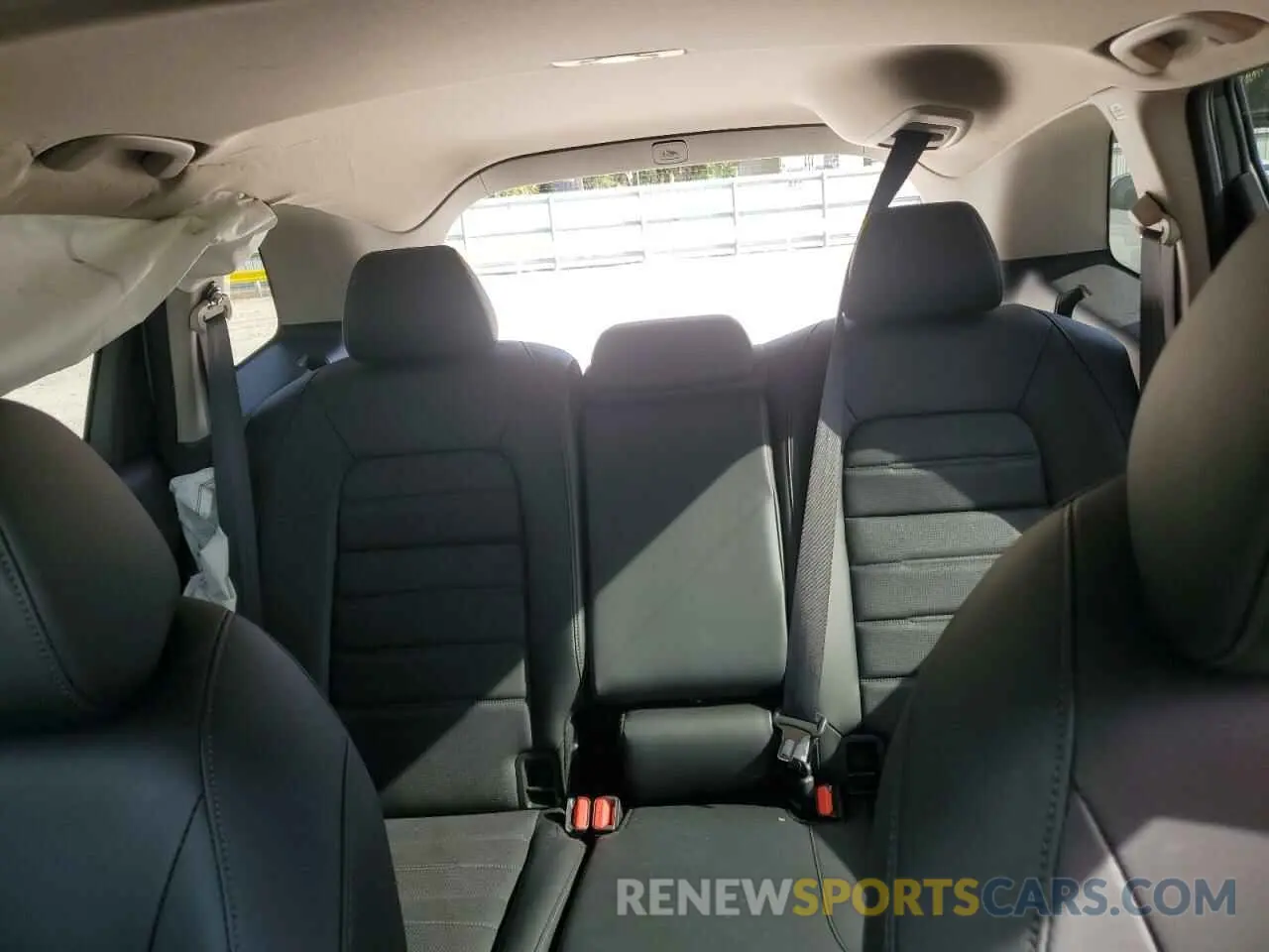 10 Photograph of a damaged car 2HKRS4H72RH401365 HONDA CRV 2024