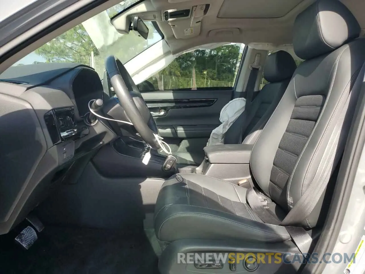 7 Photograph of a damaged car 2HKRS4H72RH401365 HONDA CRV 2024