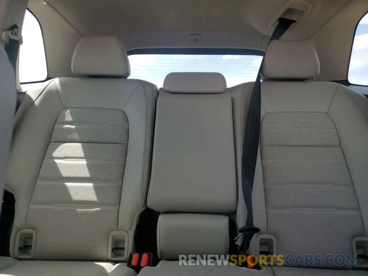 10 Photograph of a damaged car 2HKRS4H77RH473937 HONDA CRV 2024