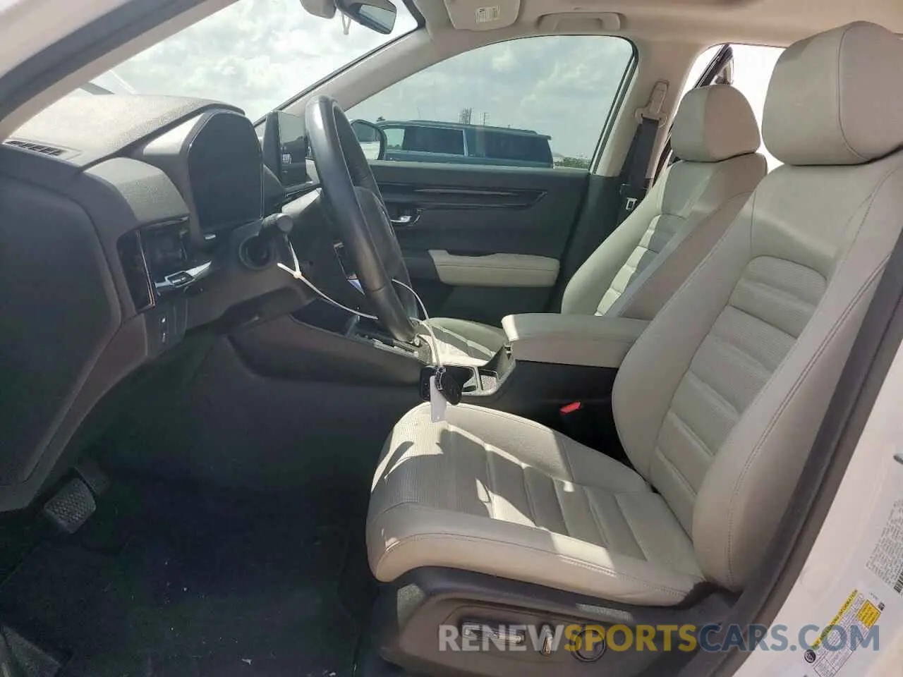 7 Photograph of a damaged car 2HKRS4H78RH431048 HONDA CRV 2024