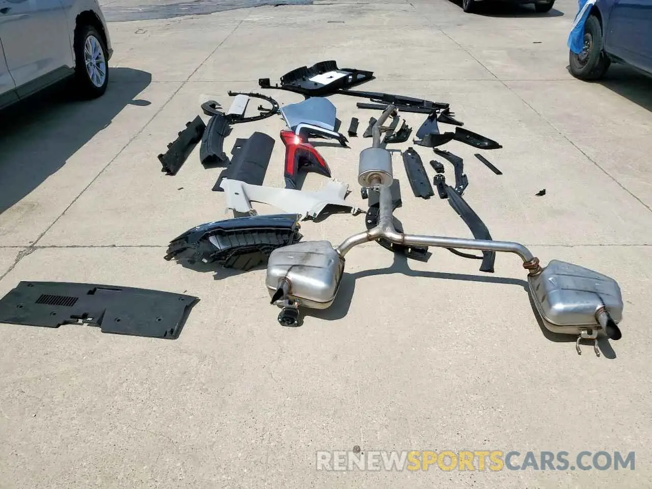 12 Photograph of a damaged car 2HKRS4H79RH421516 HONDA CRV 2024