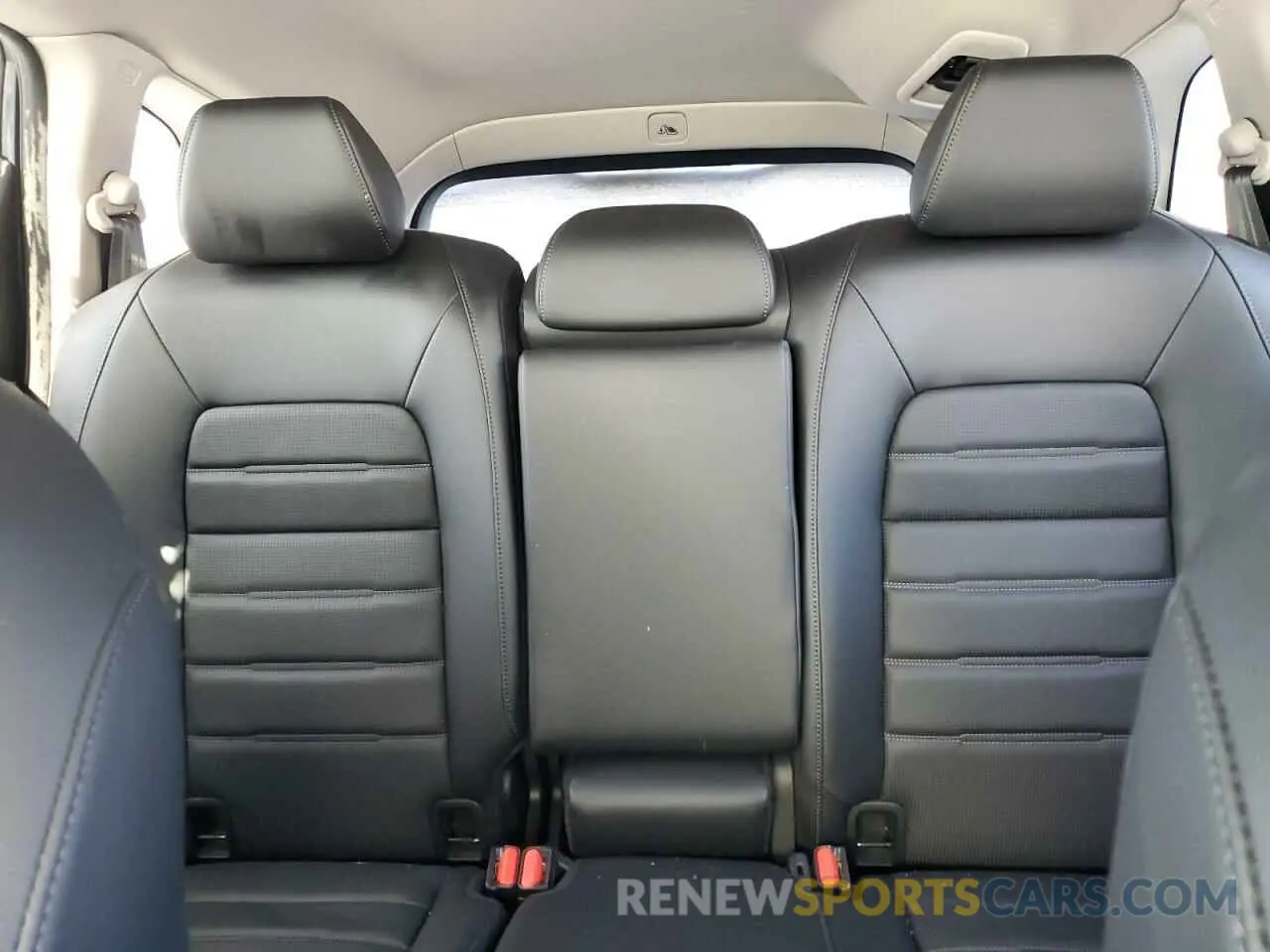 10 Photograph of a damaged car 2HKRS4H79RH465385 HONDA CRV 2024