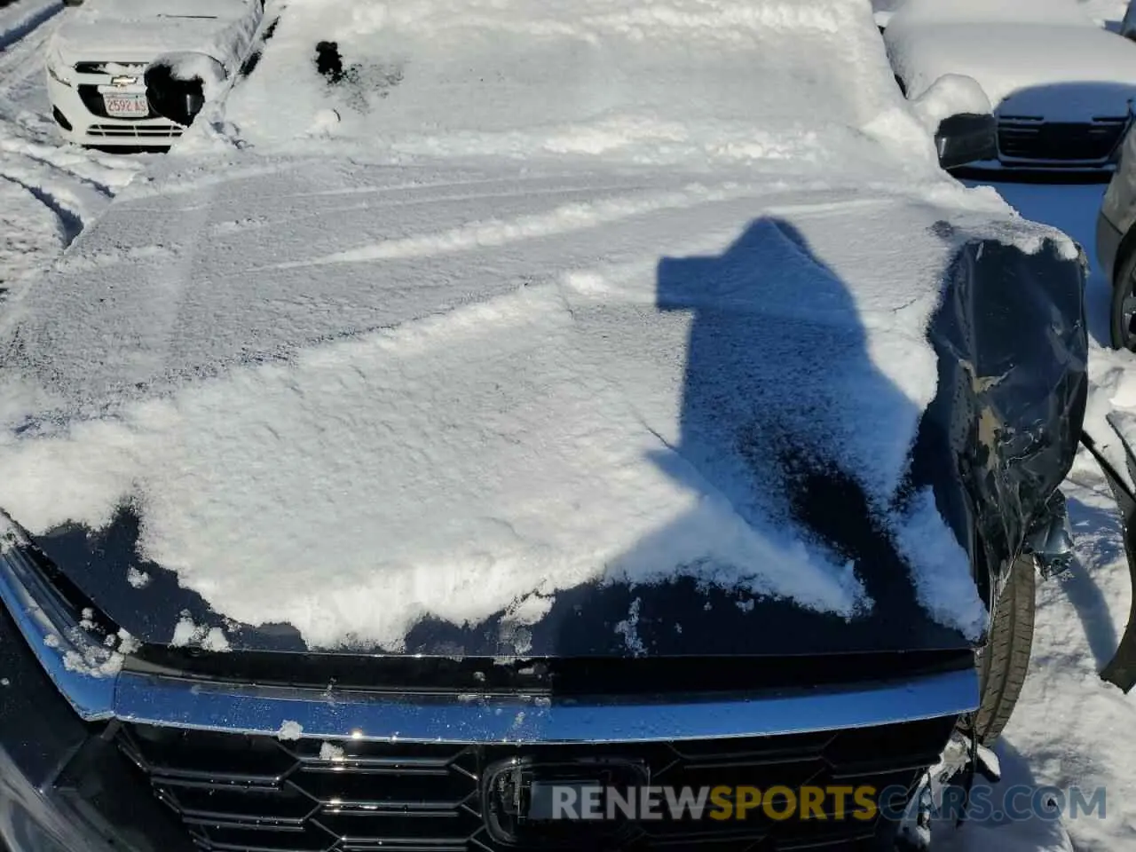 12 Photograph of a damaged car 2HKRS4H79RH465385 HONDA CRV 2024