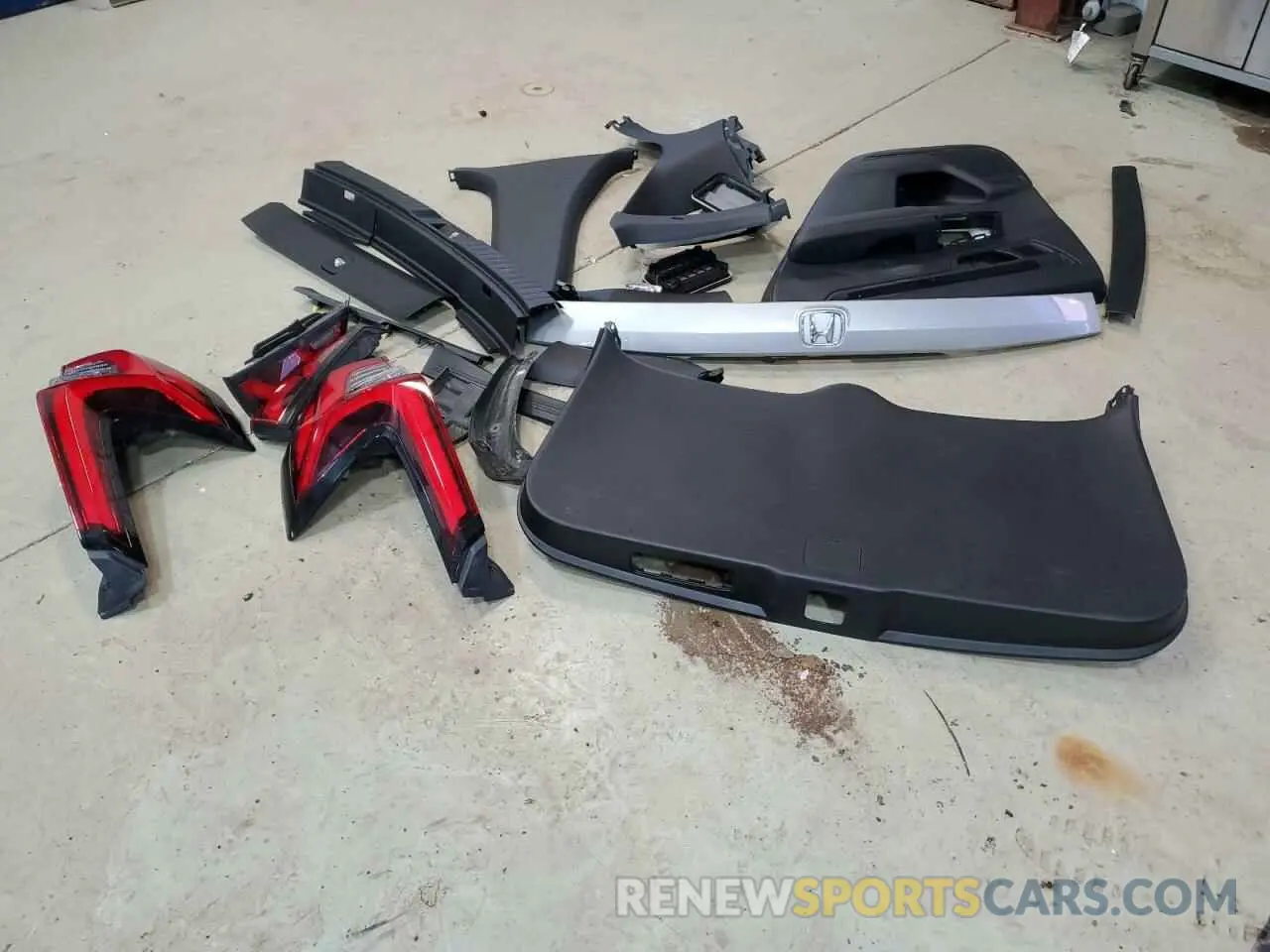 13 Photograph of a damaged car 2HKRS6H83RH808809 HONDA CRV 2024
