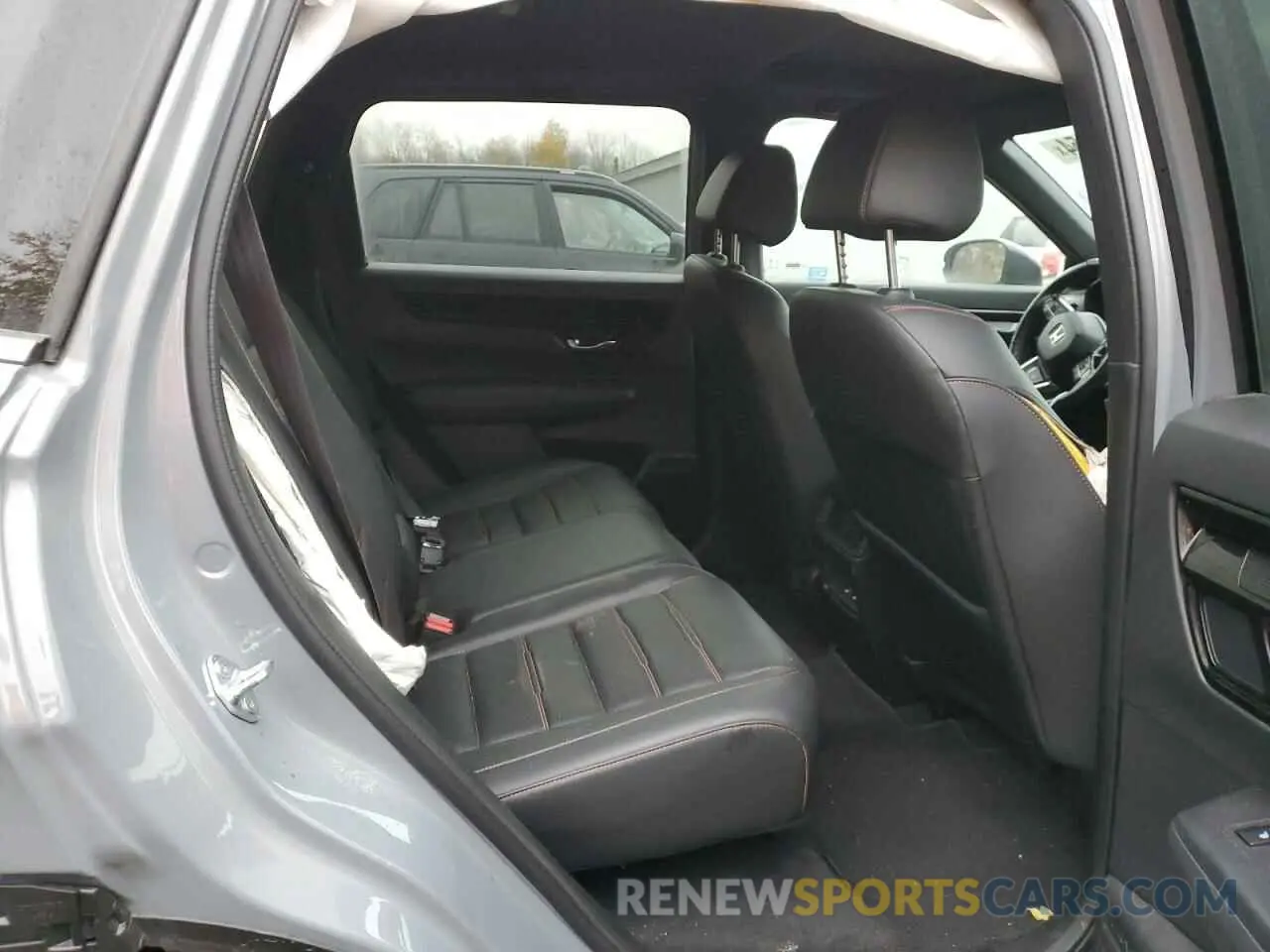 11 Photograph of a damaged car 2HKRS6H92RH214219 HONDA CRV 2024