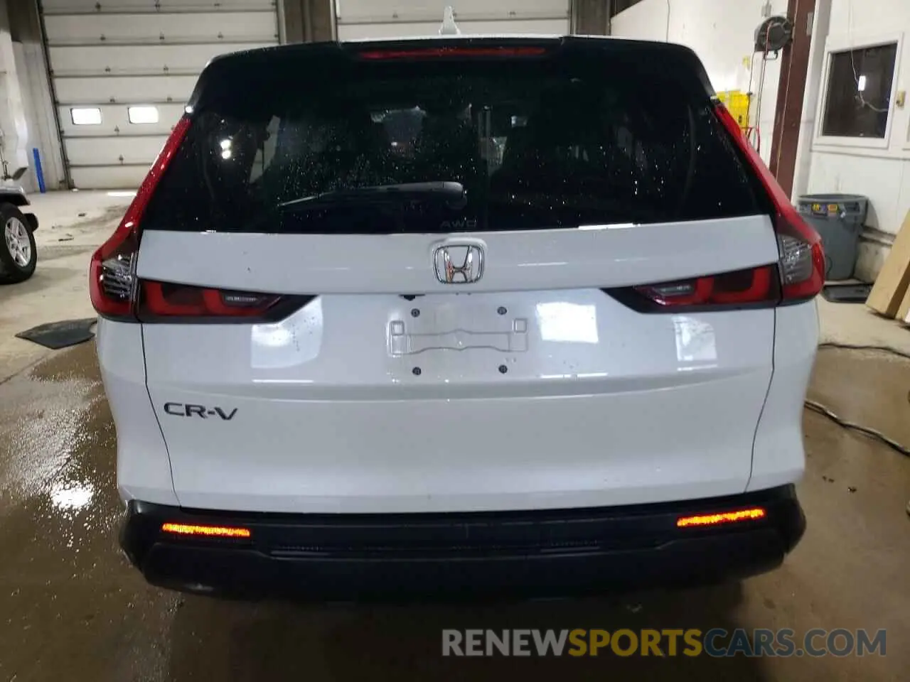 6 Photograph of a damaged car 7FARS4H46RE004833 HONDA CRV 2024