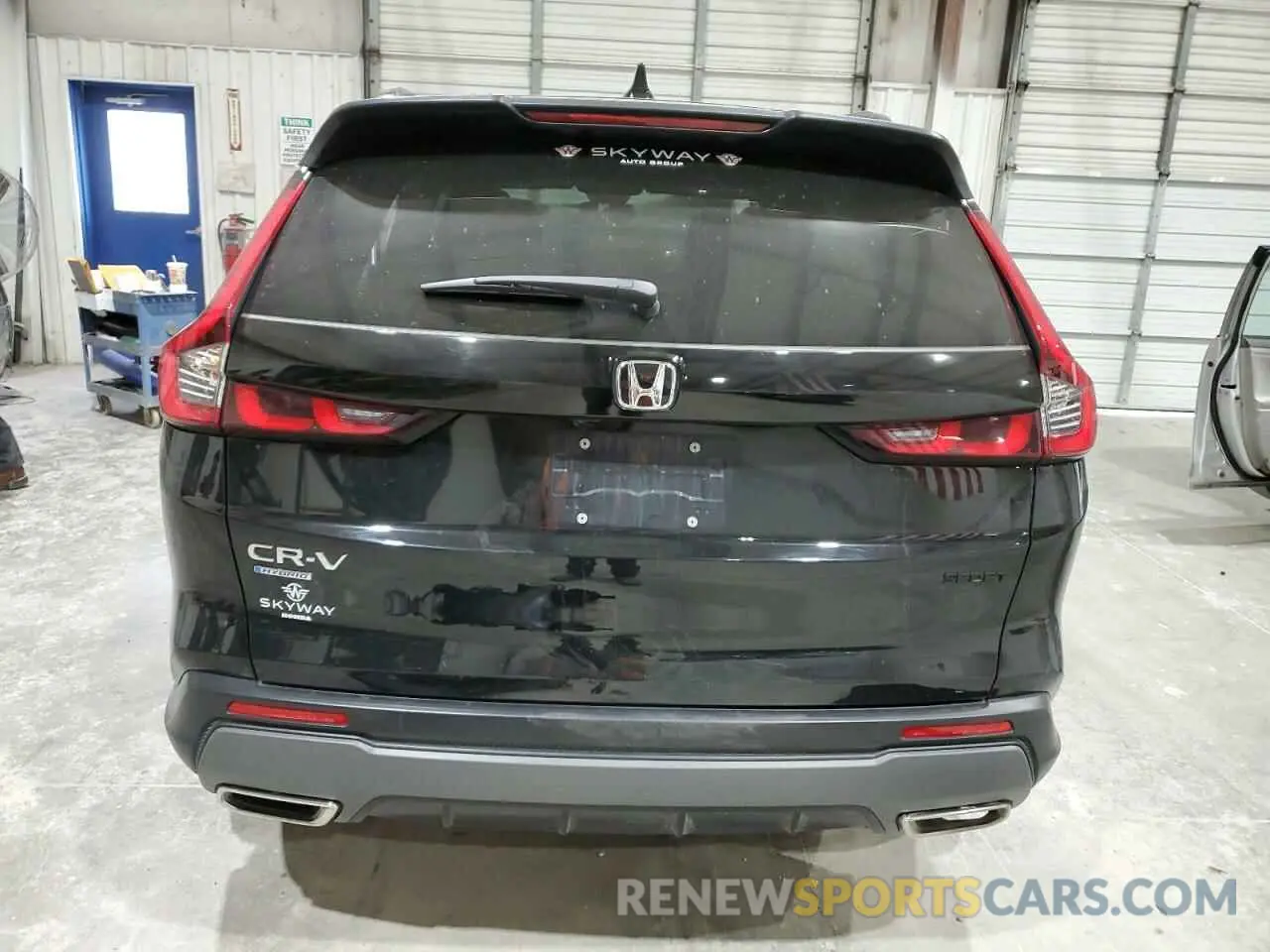 6 Photograph of a damaged car 7FARS5H56RE027320 HONDA CRV 2024