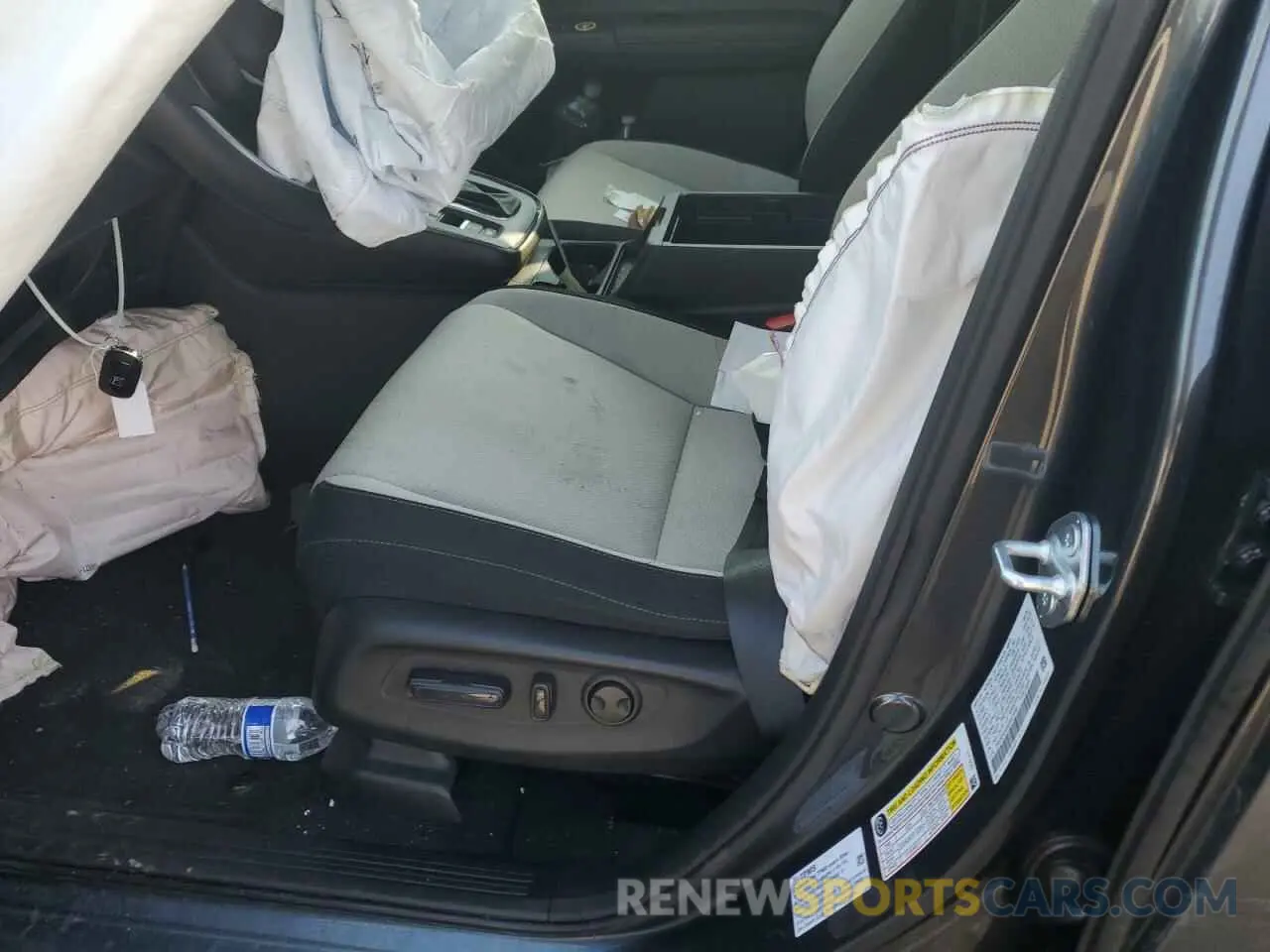 8 Photograph of a damaged car 2HKRS4H43SH421569 HONDA CRV 2025