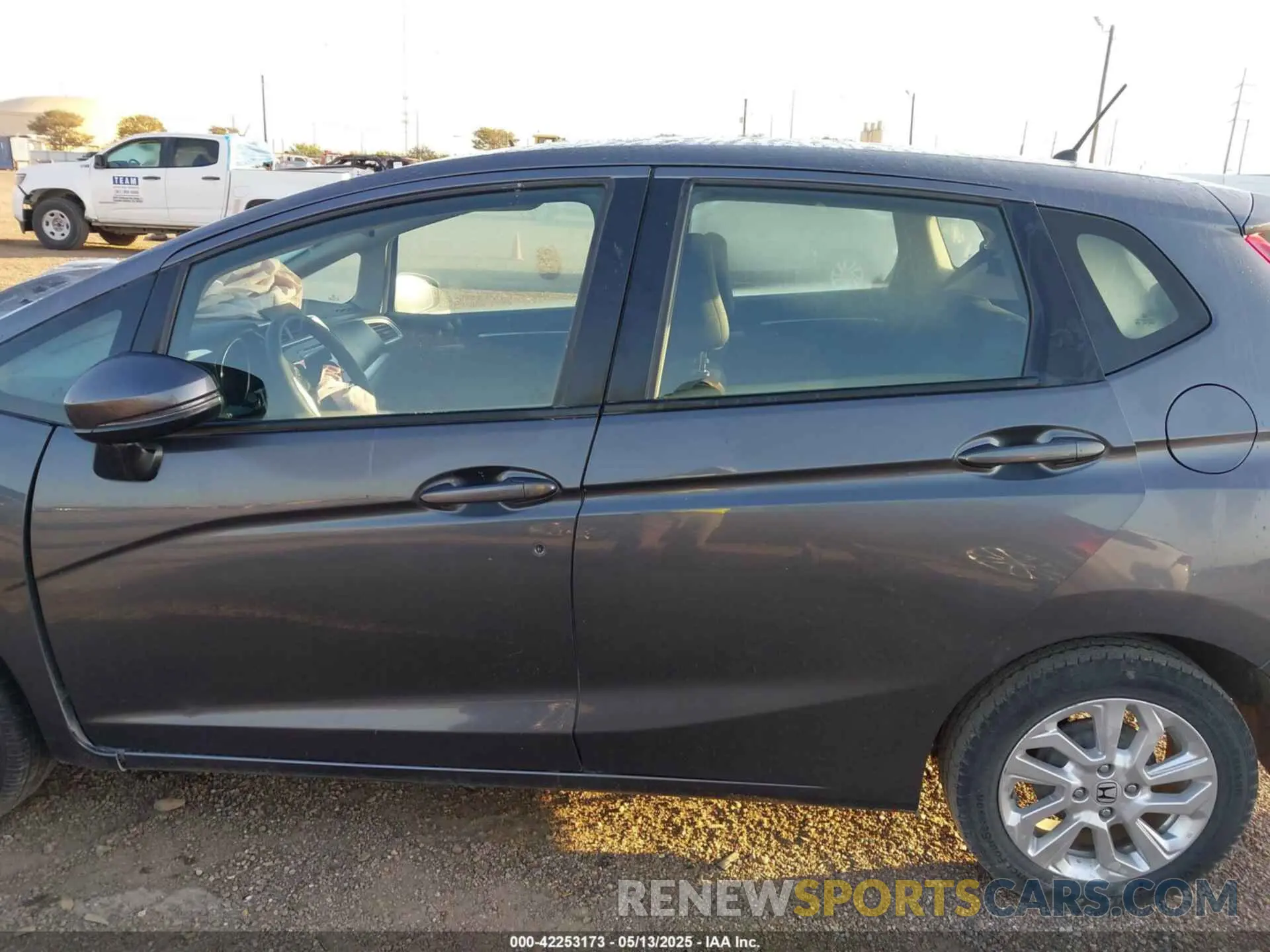 15 Photograph of a damaged car 3HGGK5855KM004455 HONDA FIT 2019