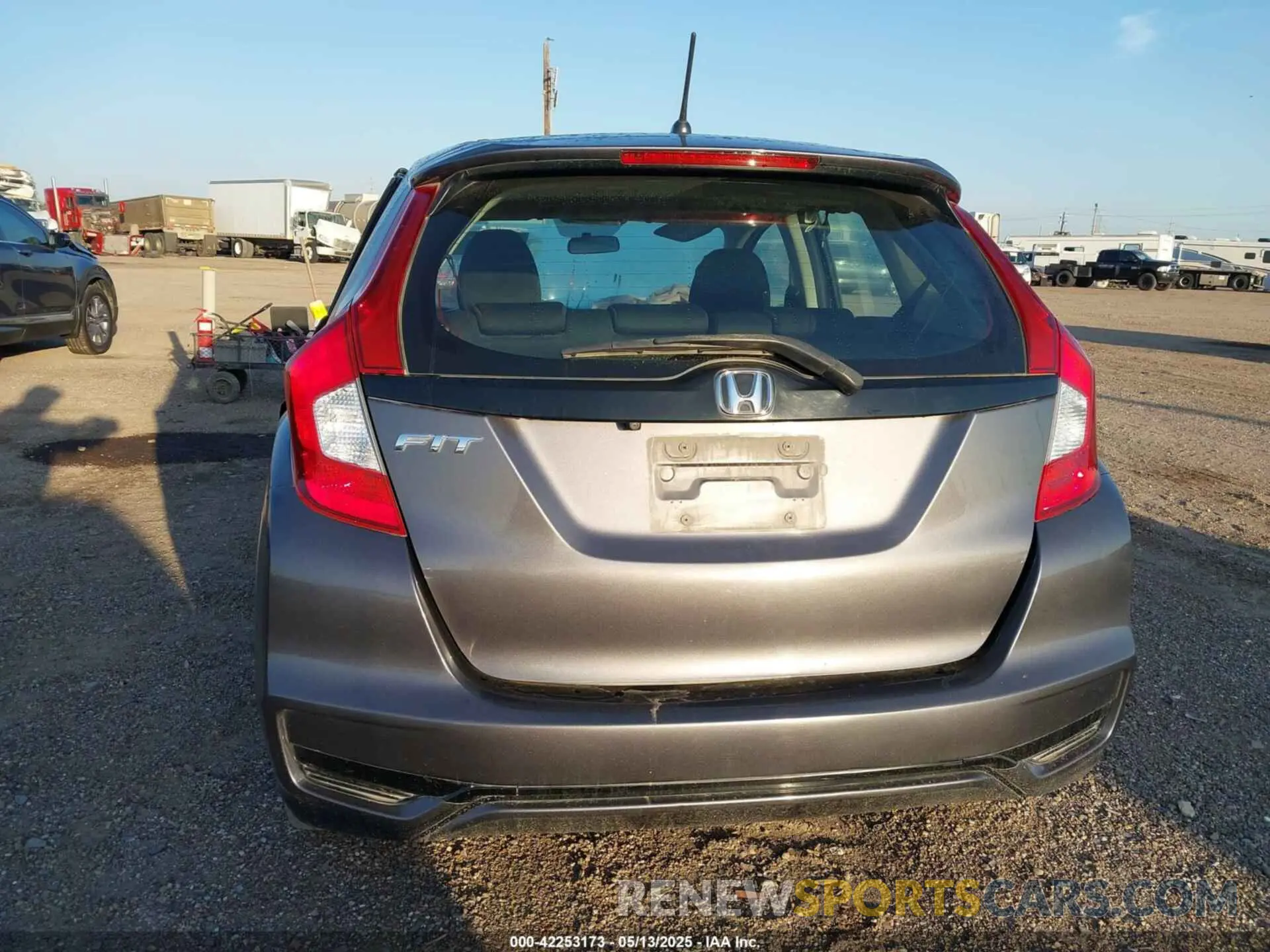 17 Photograph of a damaged car 3HGGK5855KM004455 HONDA FIT 2019