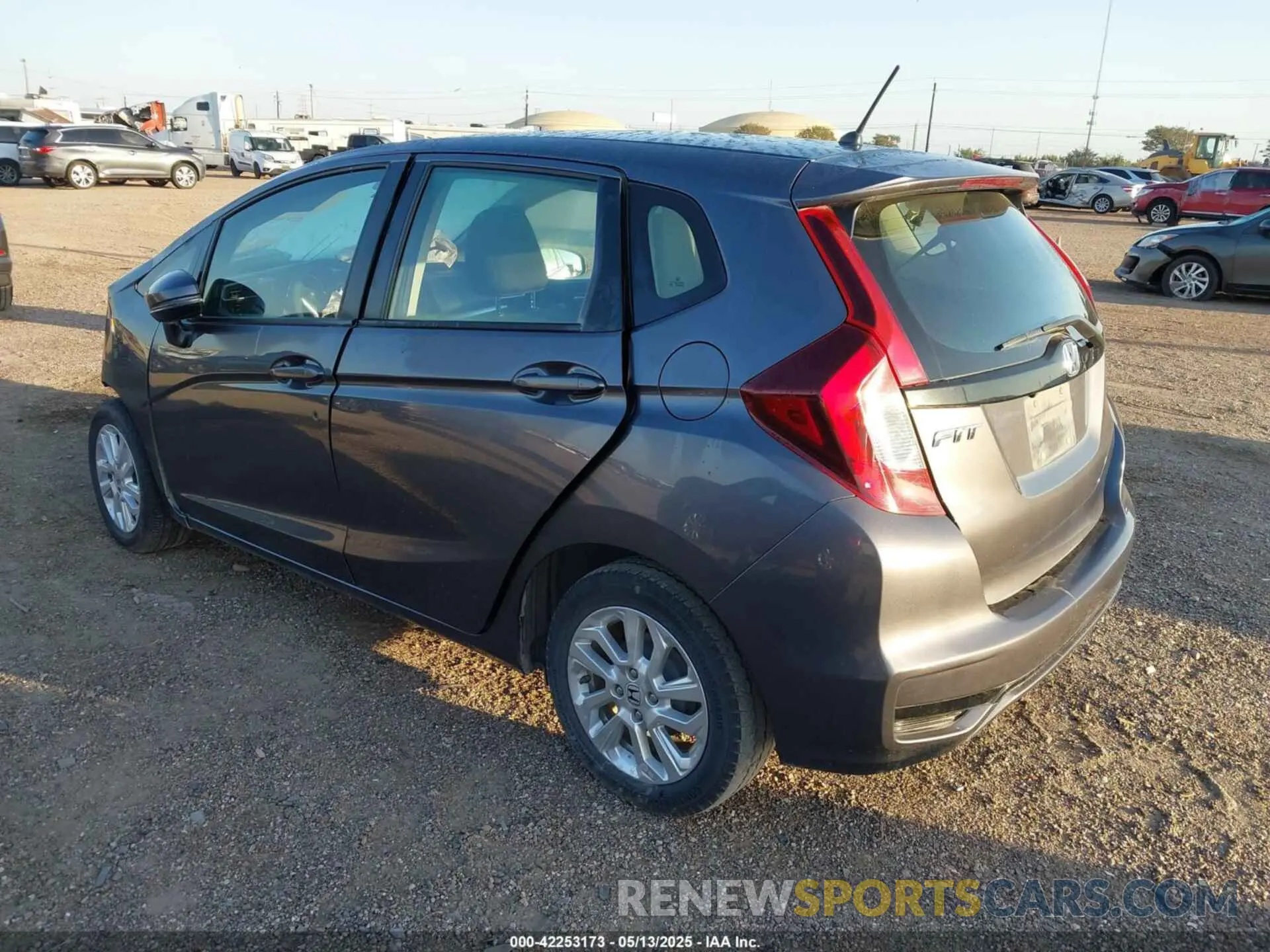 3 Photograph of a damaged car 3HGGK5855KM004455 HONDA FIT 2019