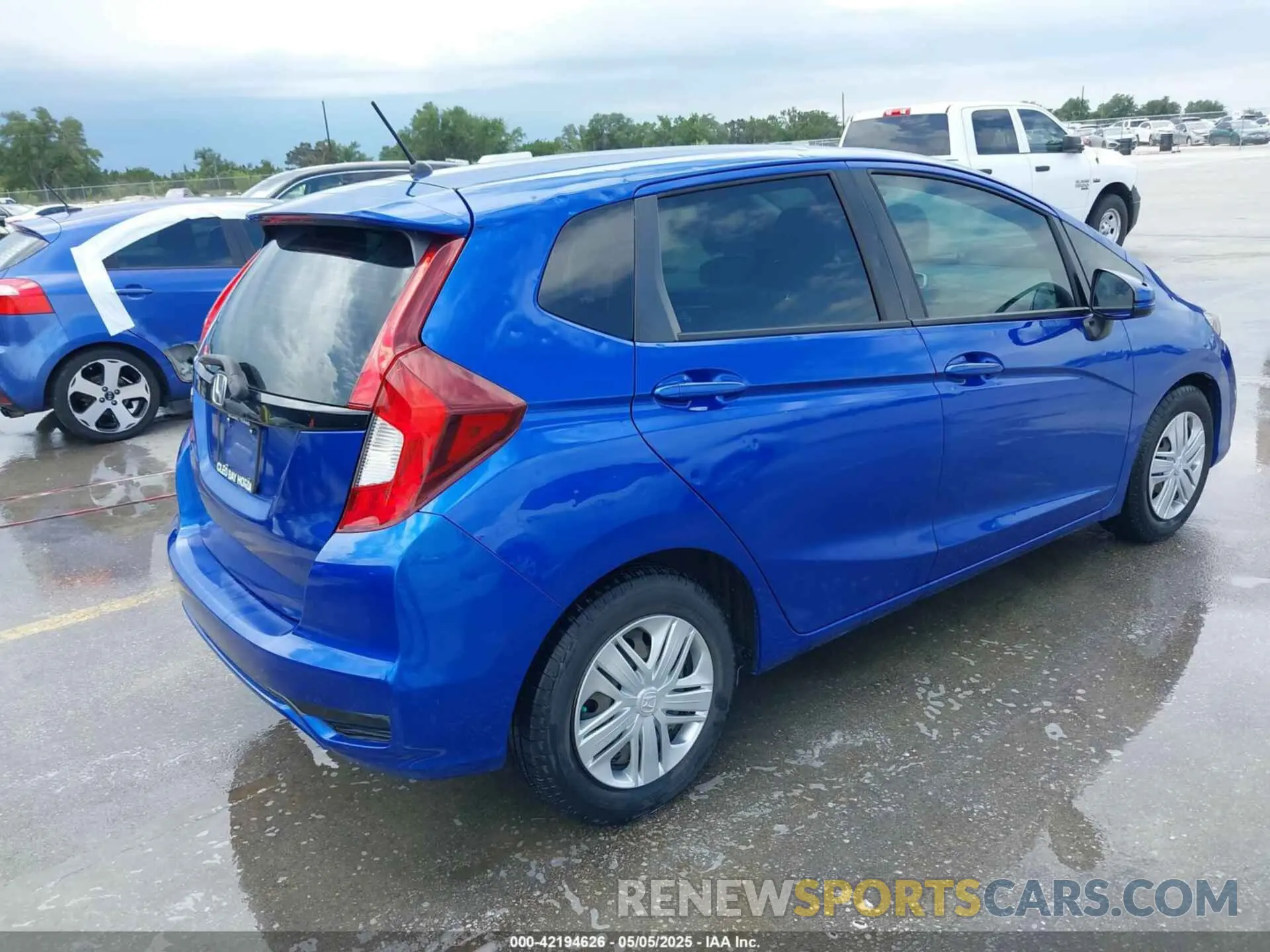 4 Photograph of a damaged car 3HGGK5G49KM726763 HONDA FIT 2019