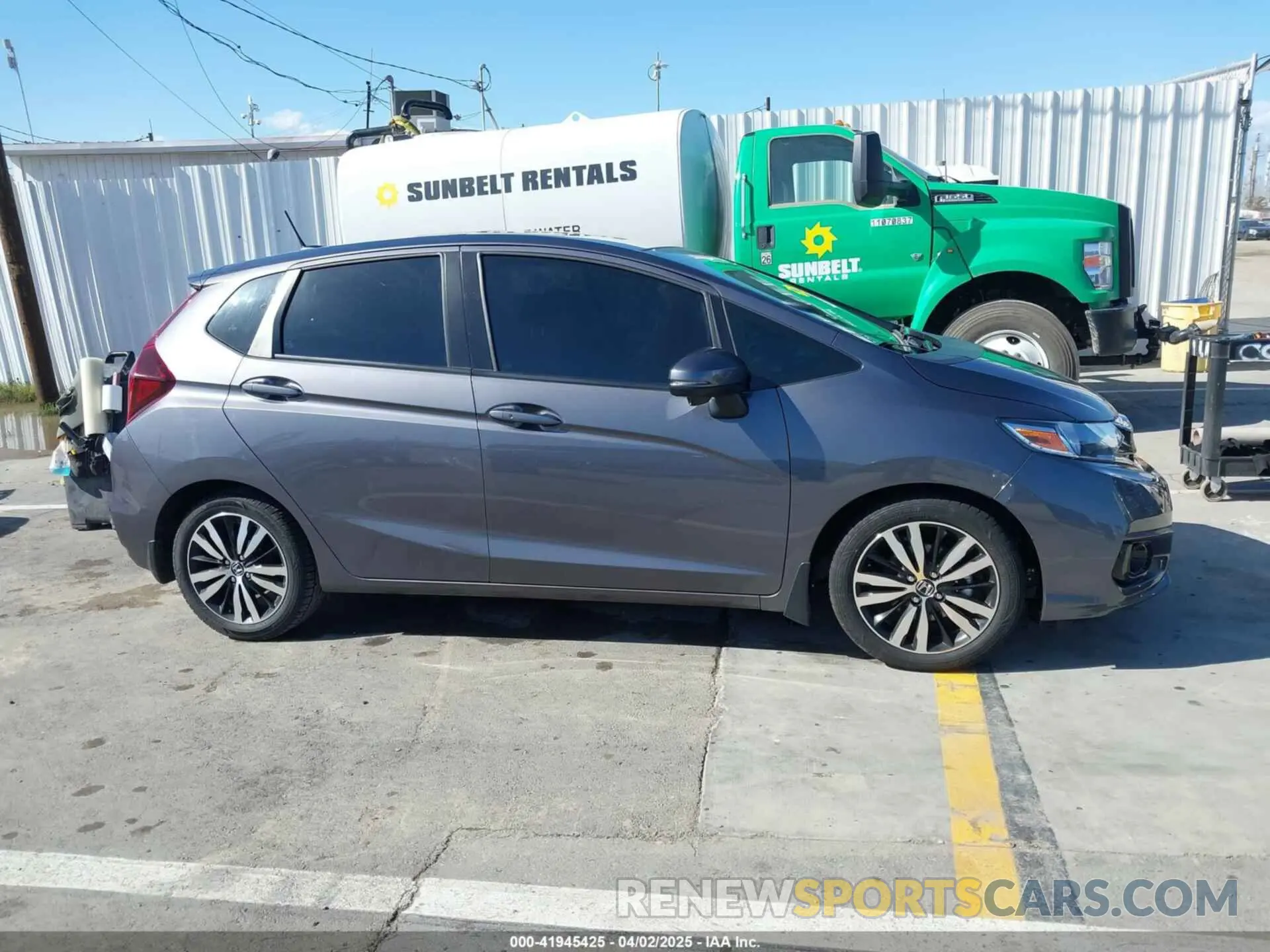 13 Photograph of a damaged car 3HGGK5H01KM721343 HONDA FIT 2019