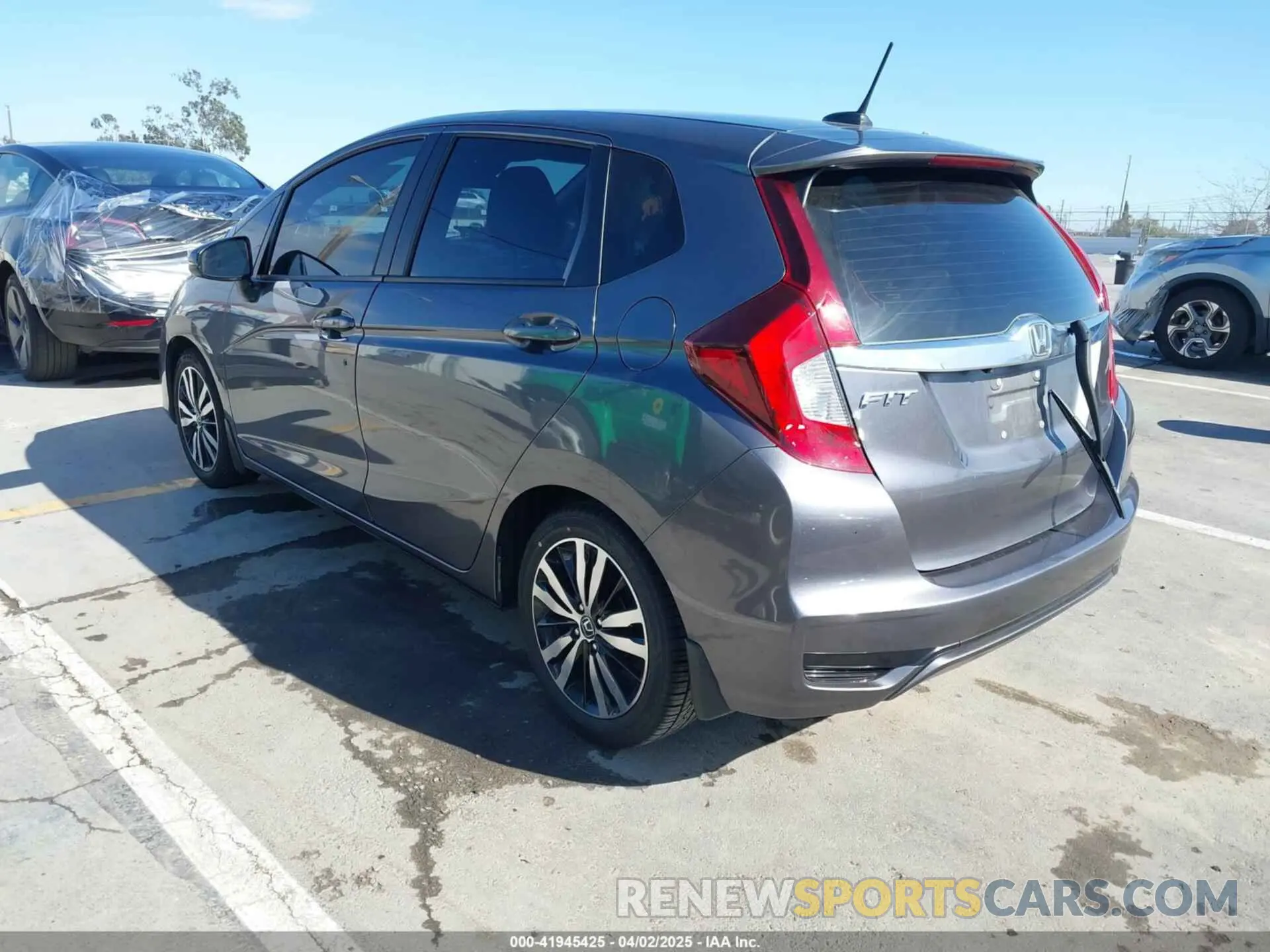 3 Photograph of a damaged car 3HGGK5H01KM721343 HONDA FIT 2019