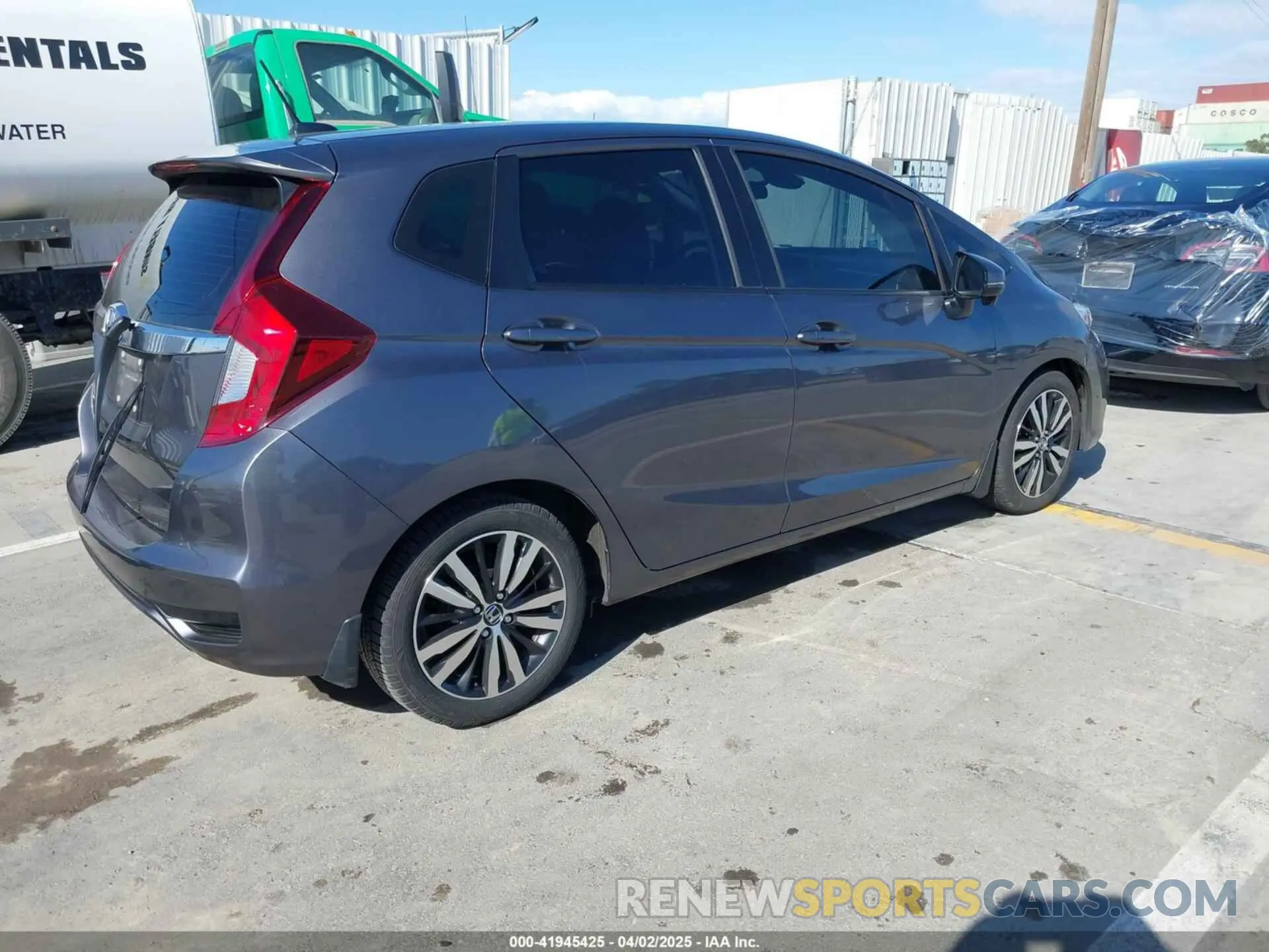 4 Photograph of a damaged car 3HGGK5H01KM721343 HONDA FIT 2019