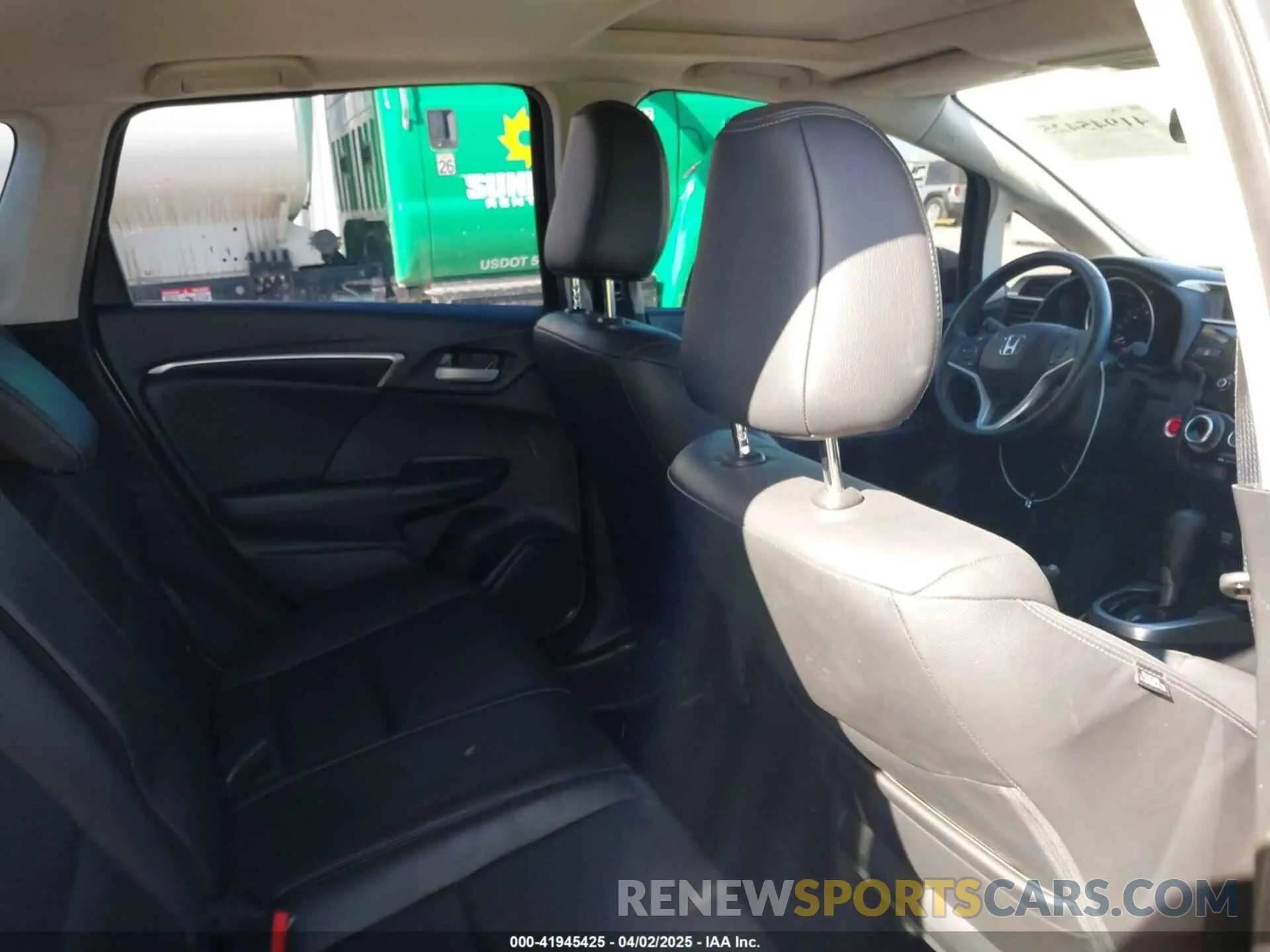 8 Photograph of a damaged car 3HGGK5H01KM721343 HONDA FIT 2019