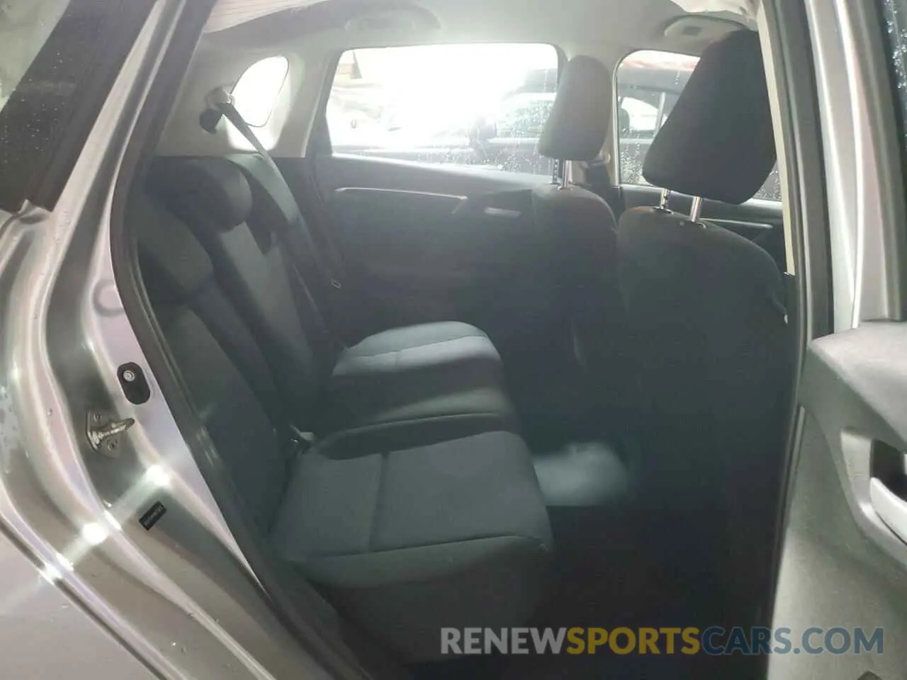 10 Photograph of a damaged car 3HGGK5H40KM723832 HONDA FIT 2019