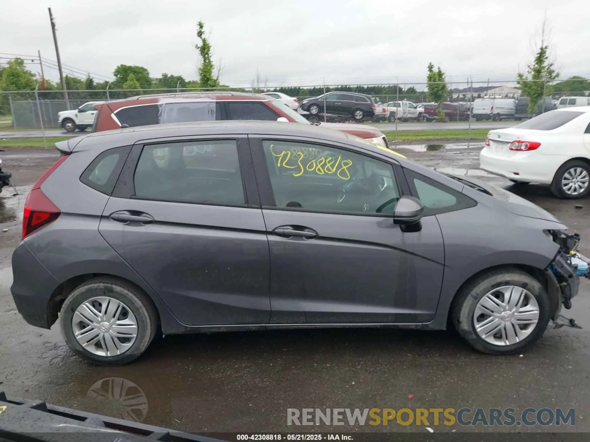 13 Photograph of a damaged car 3HGGK5H40KM735754 HONDA FIT 2019