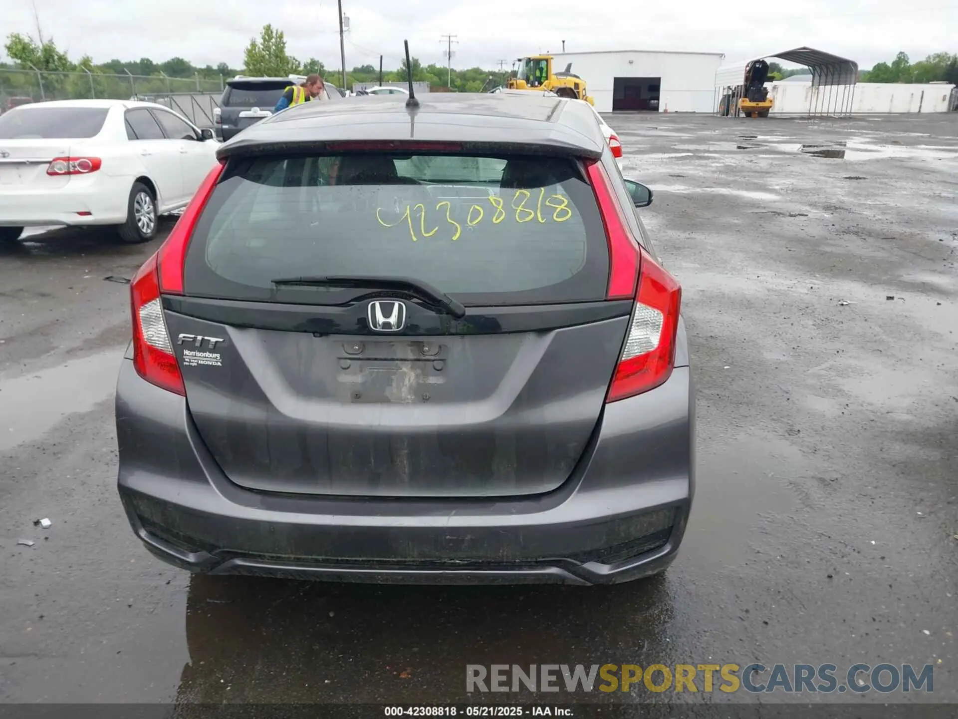 16 Photograph of a damaged car 3HGGK5H40KM735754 HONDA FIT 2019