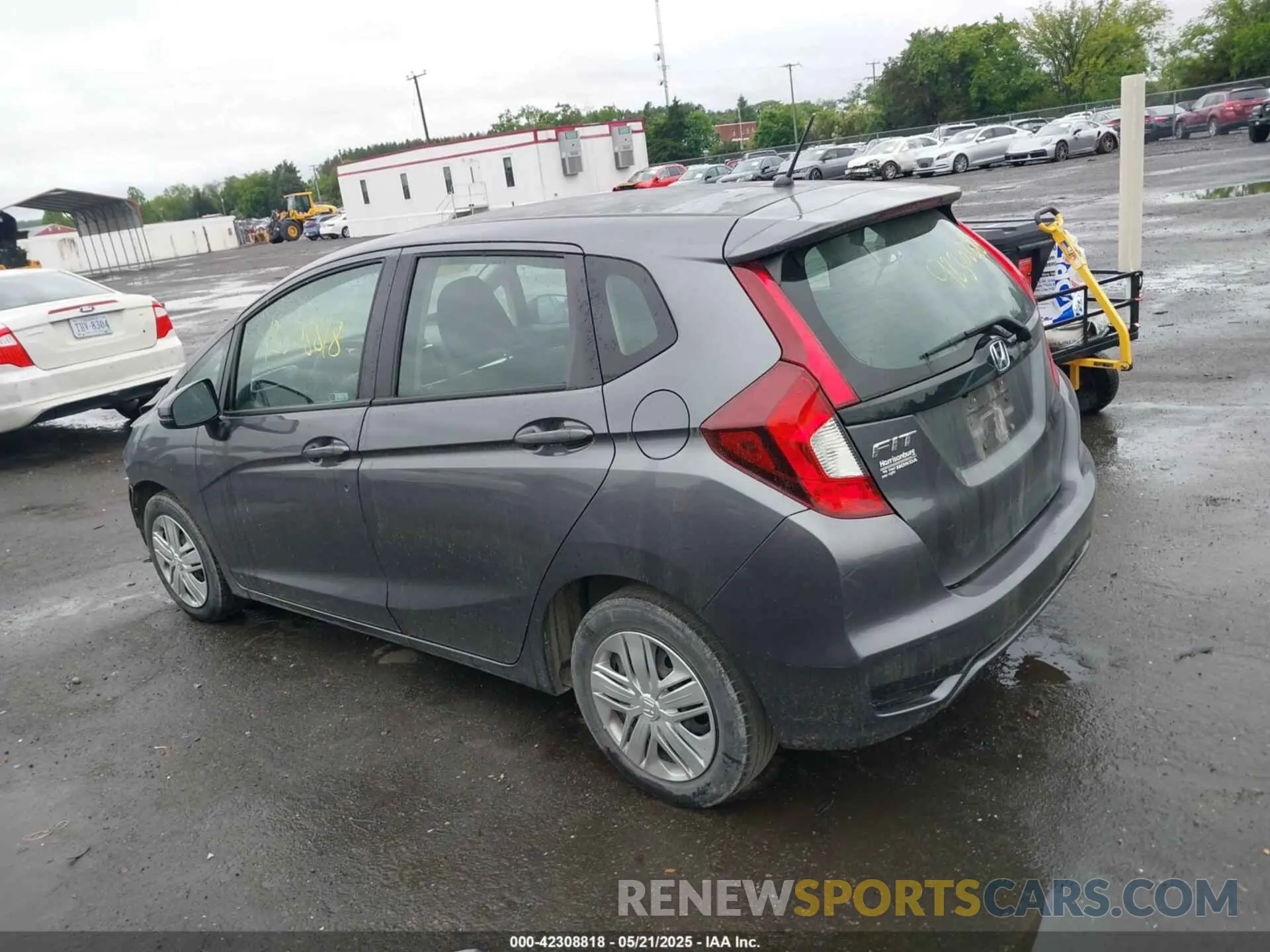3 Photograph of a damaged car 3HGGK5H40KM735754 HONDA FIT 2019