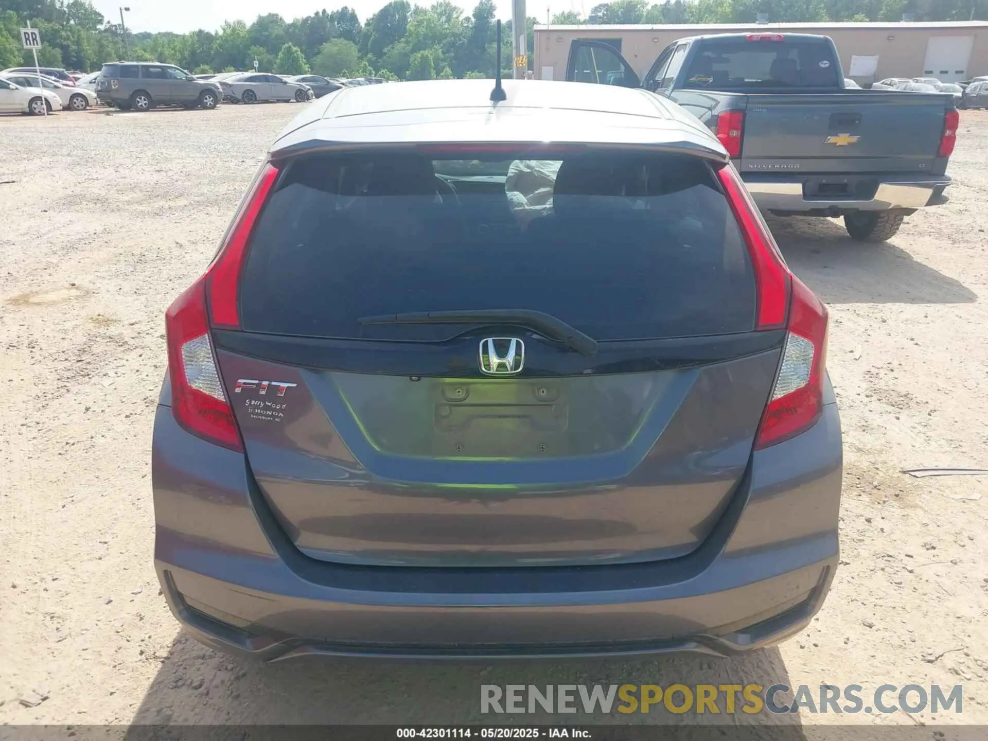 16 Photograph of a damaged car 3HGGK5H42KM711424 HONDA FIT 2019