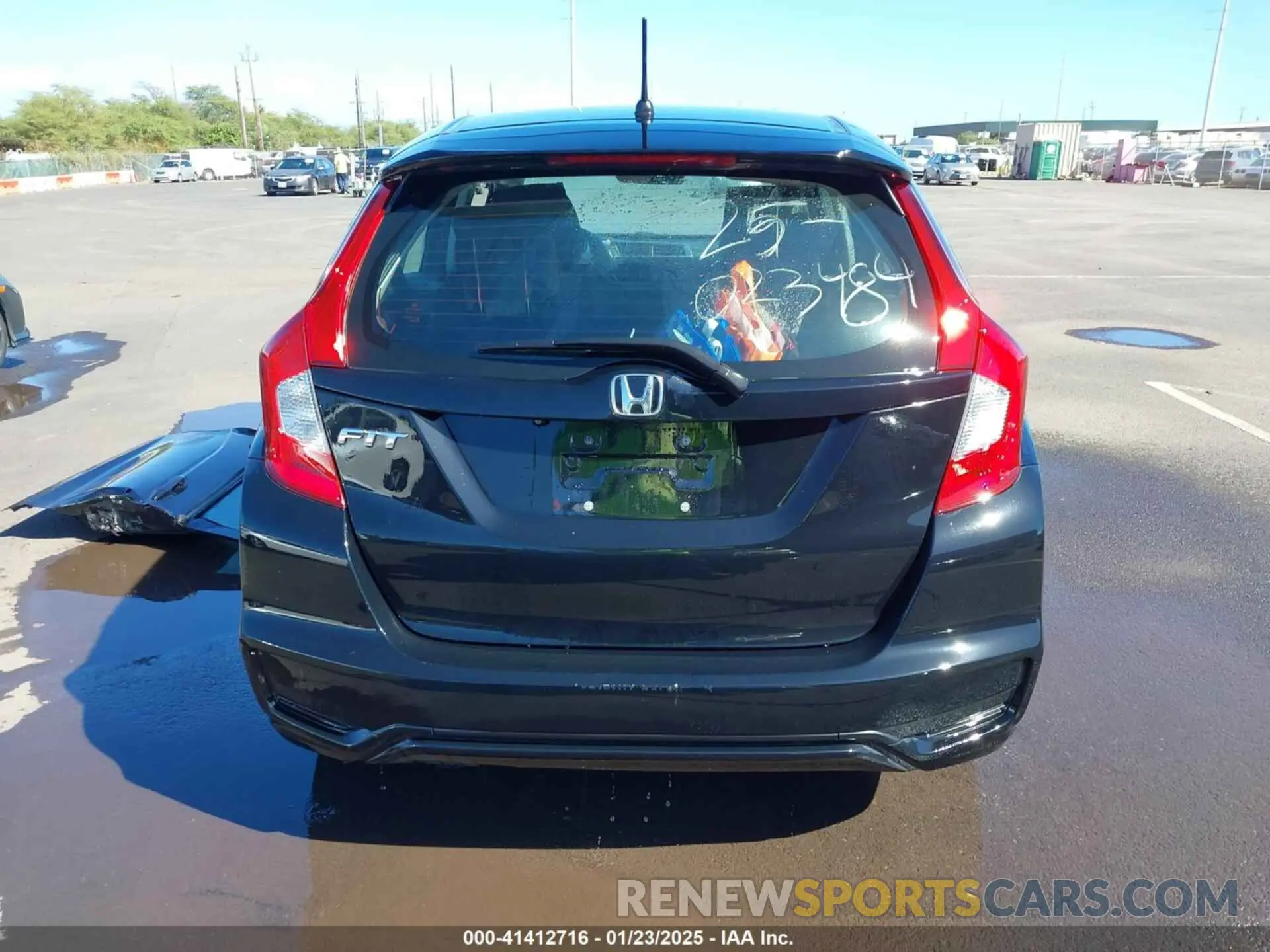 17 Photograph of a damaged car 3HGGK5H42KM718308 HONDA FIT 2019